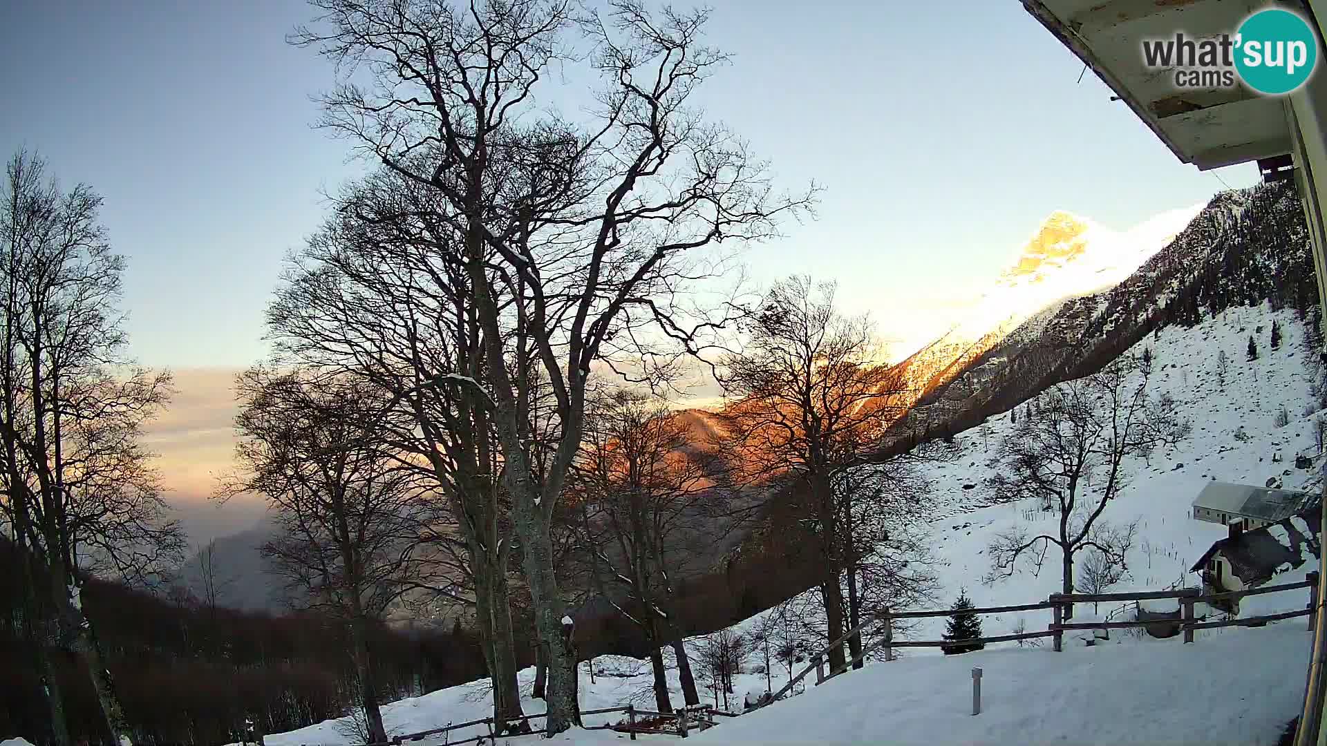 Planina Razor Bergütte Webcam (1315) | Blick auf Tolminski Migovec