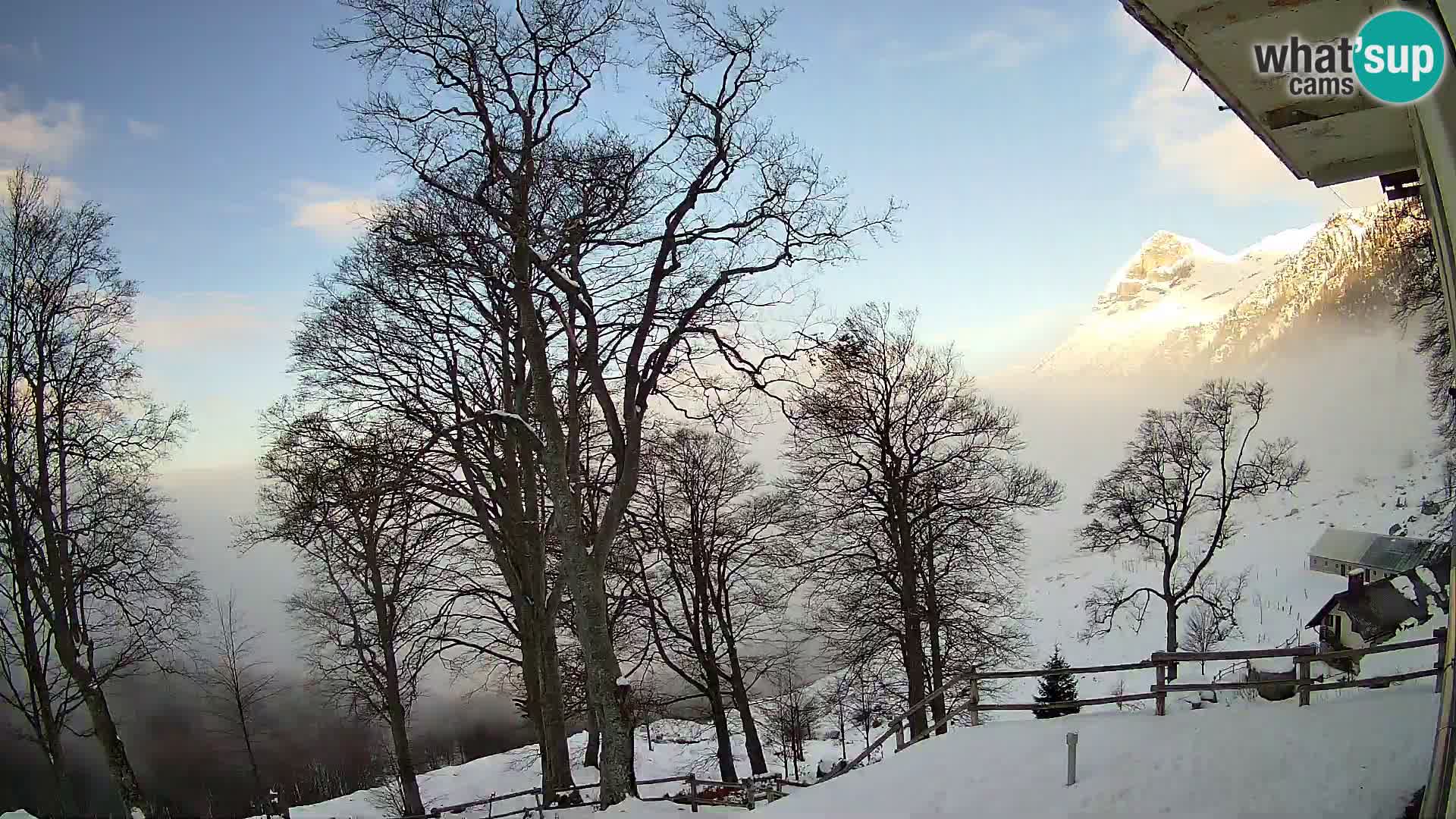 Planina Razor Mountain Hut live cam (1315) | view to Tolminski Migovec