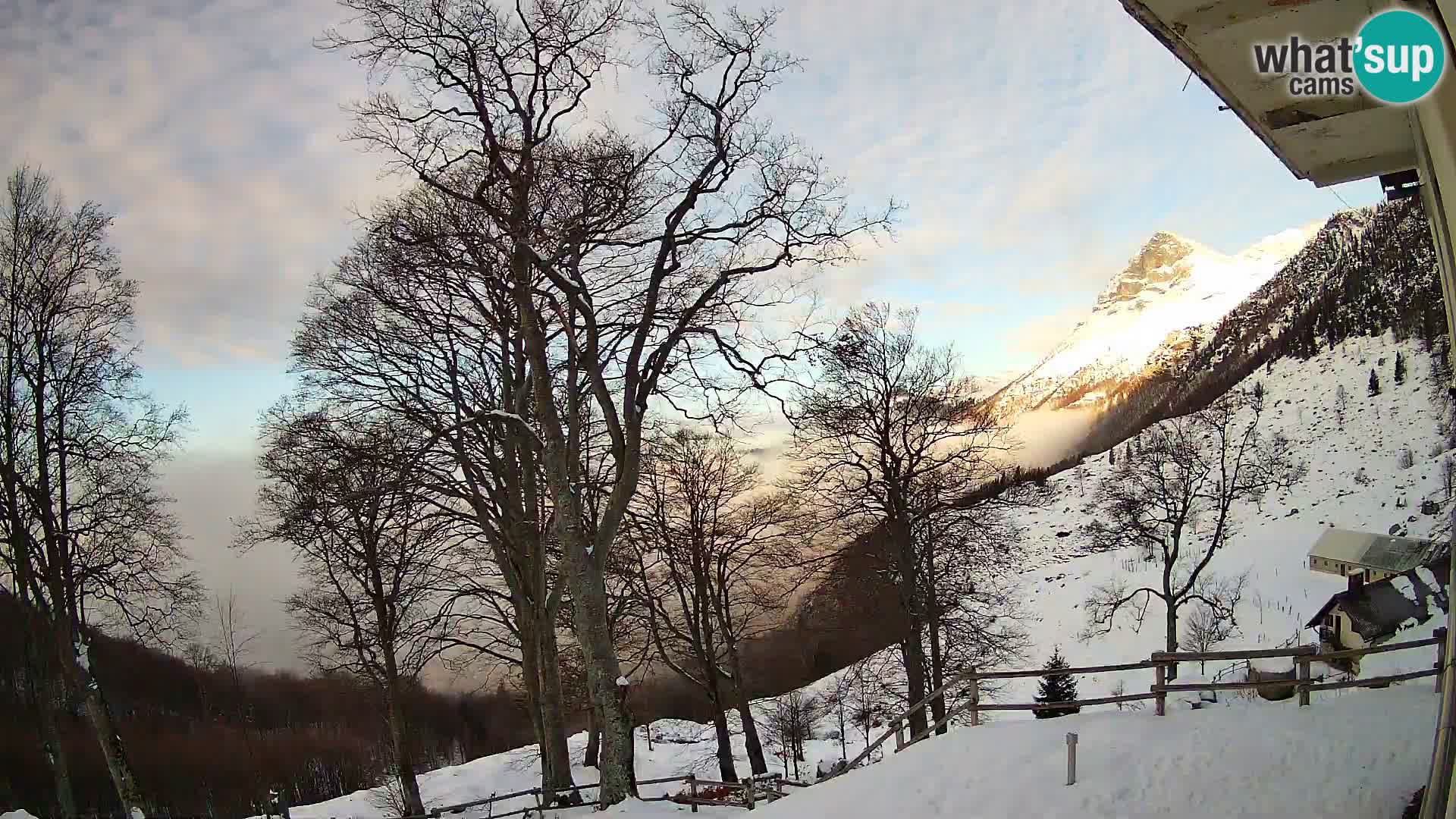 Planina Razor Mountain Hut live cam (1315) | view to Tolminski Migovec