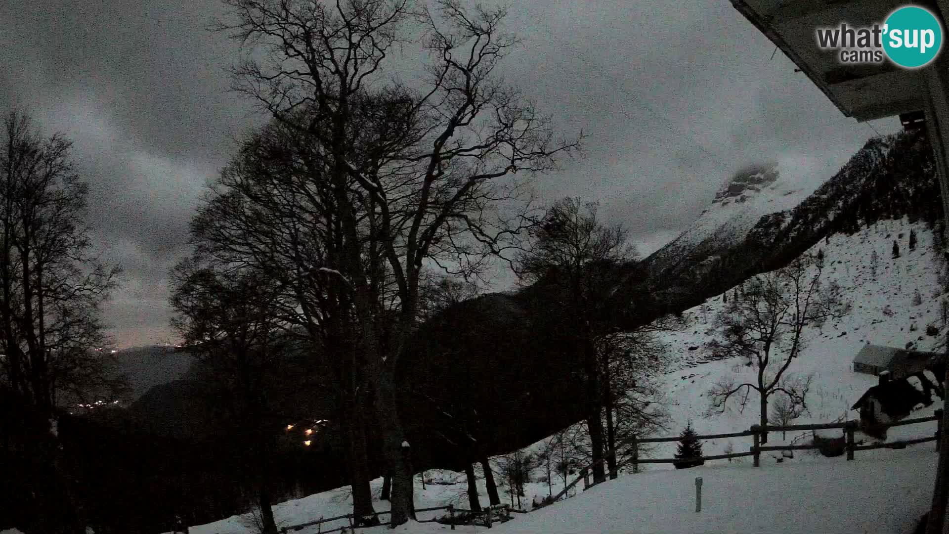 Planinarski dom na planini Razor (1315) | Pogled na Tolminski Migovec