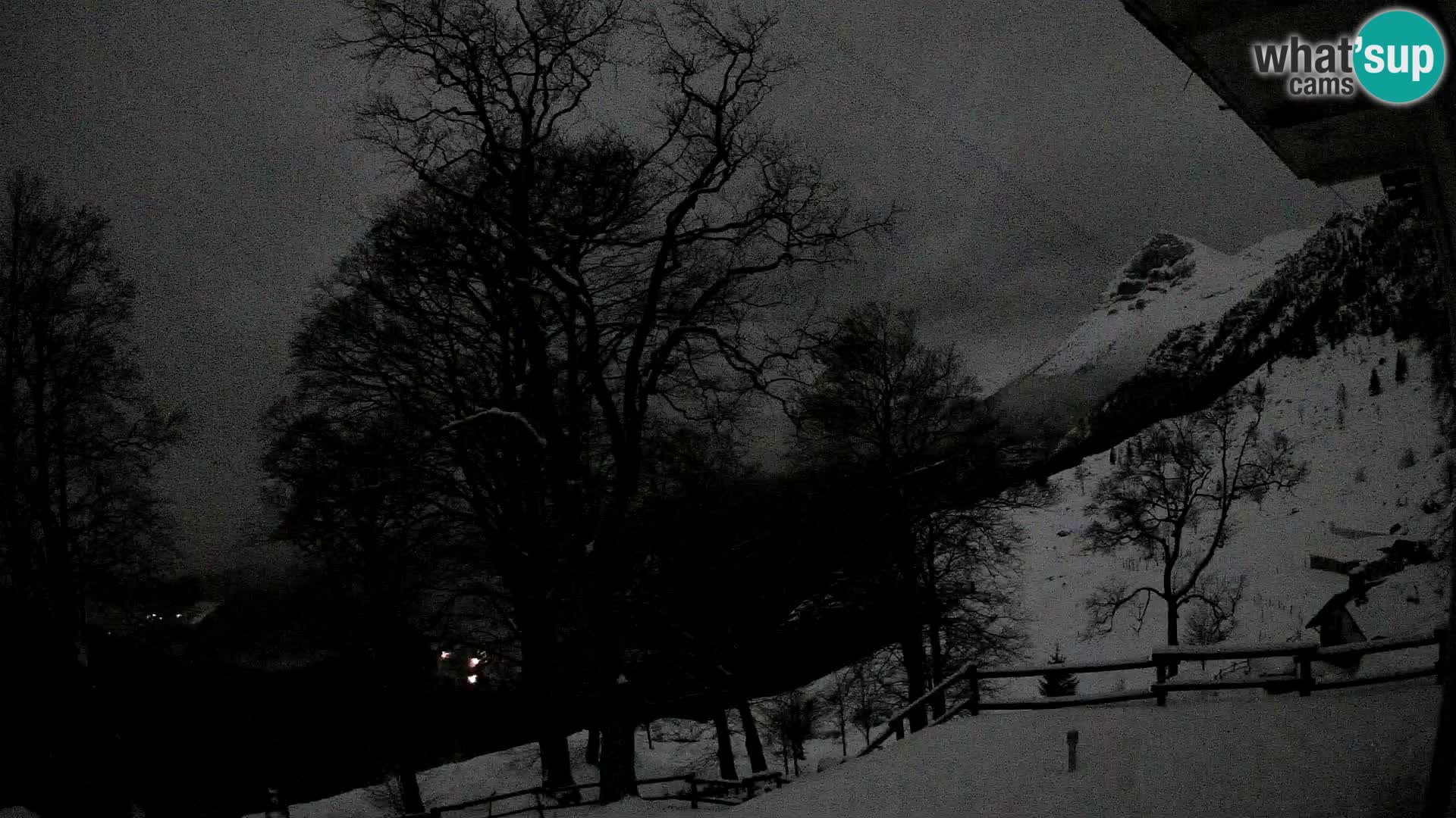 Planina Razor Bergütte Webcam (1315) | Blick auf Tolminski Migovec