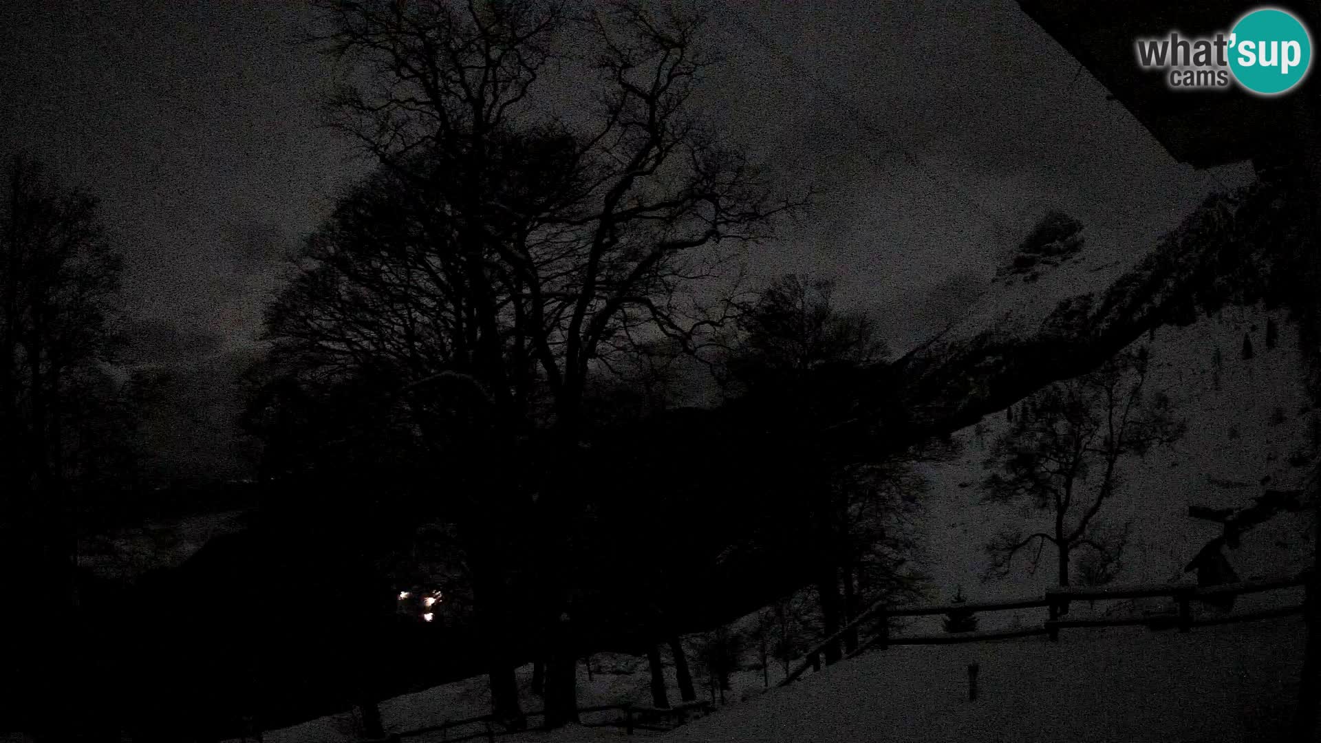 Planina Razor Mountain Hut live cam (1315) | view to Tolminski Migovec