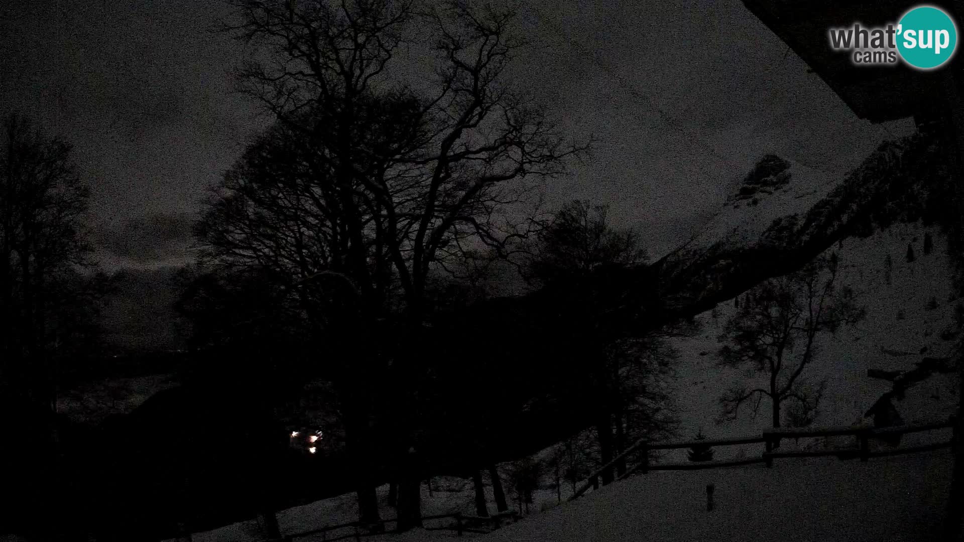 Planina Razor Mountain Hut live cam (1315) | view to Tolminski Migovec