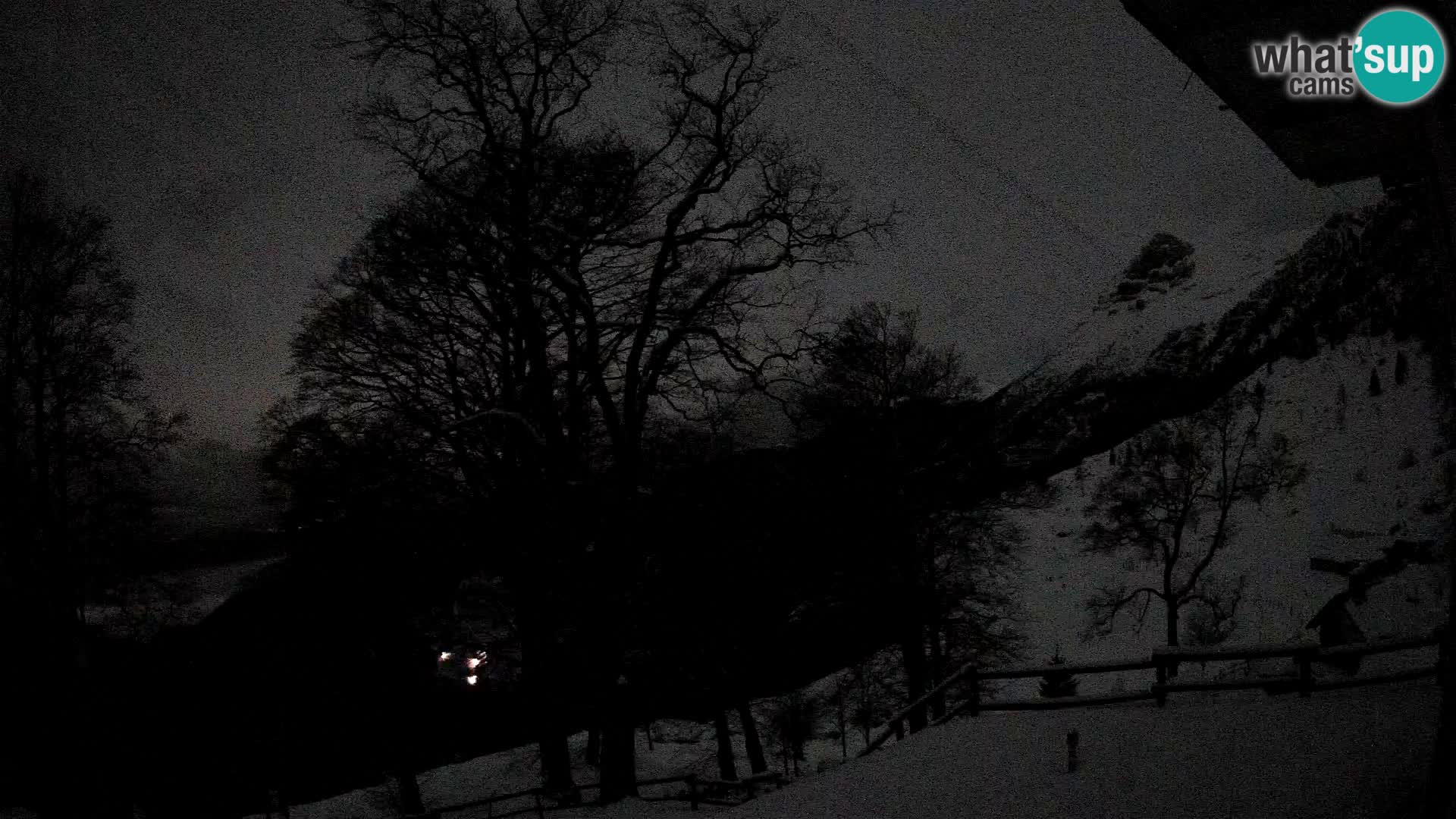 Planina Razor Bergütte Webcam (1315) | Blick auf Tolminski Migovec