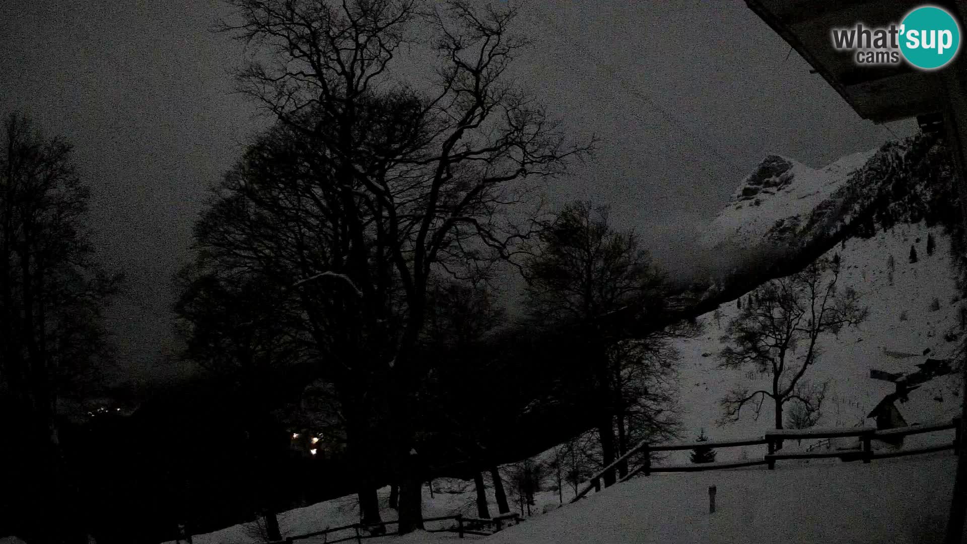 Planina Razor Mountain Hut live cam (1315) | view to Tolminski Migovec