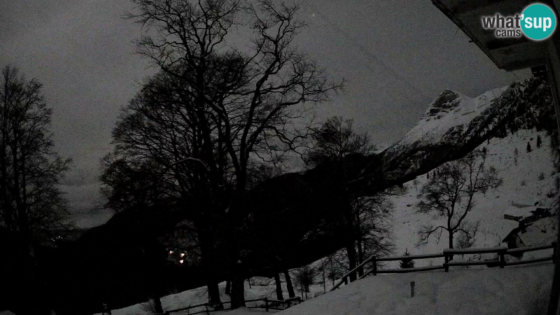 Baita di montagna Planina Razor webcam (1315) | vista su Tolminski Migovec