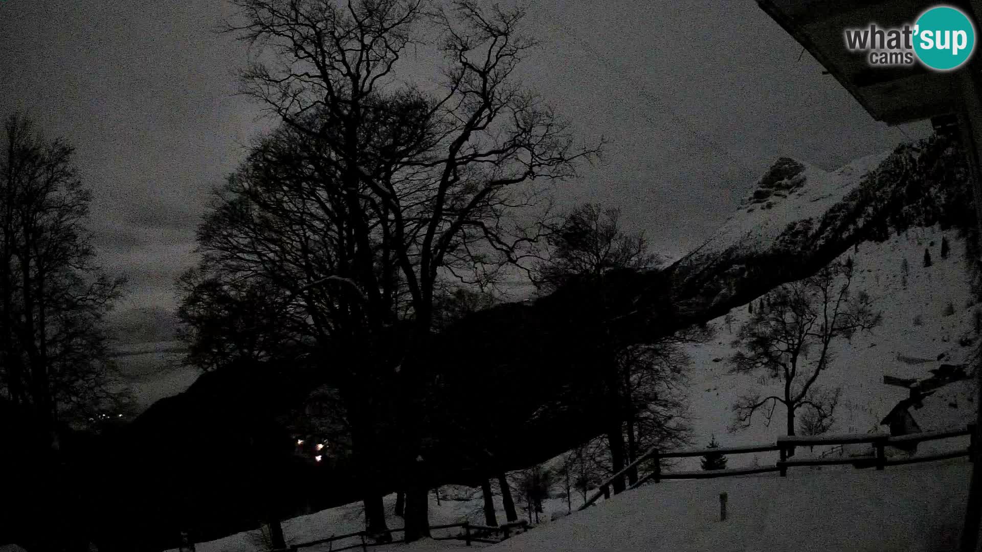 Planina Razor Bergütte Webcam (1315) | Blick auf Tolminski Migovec