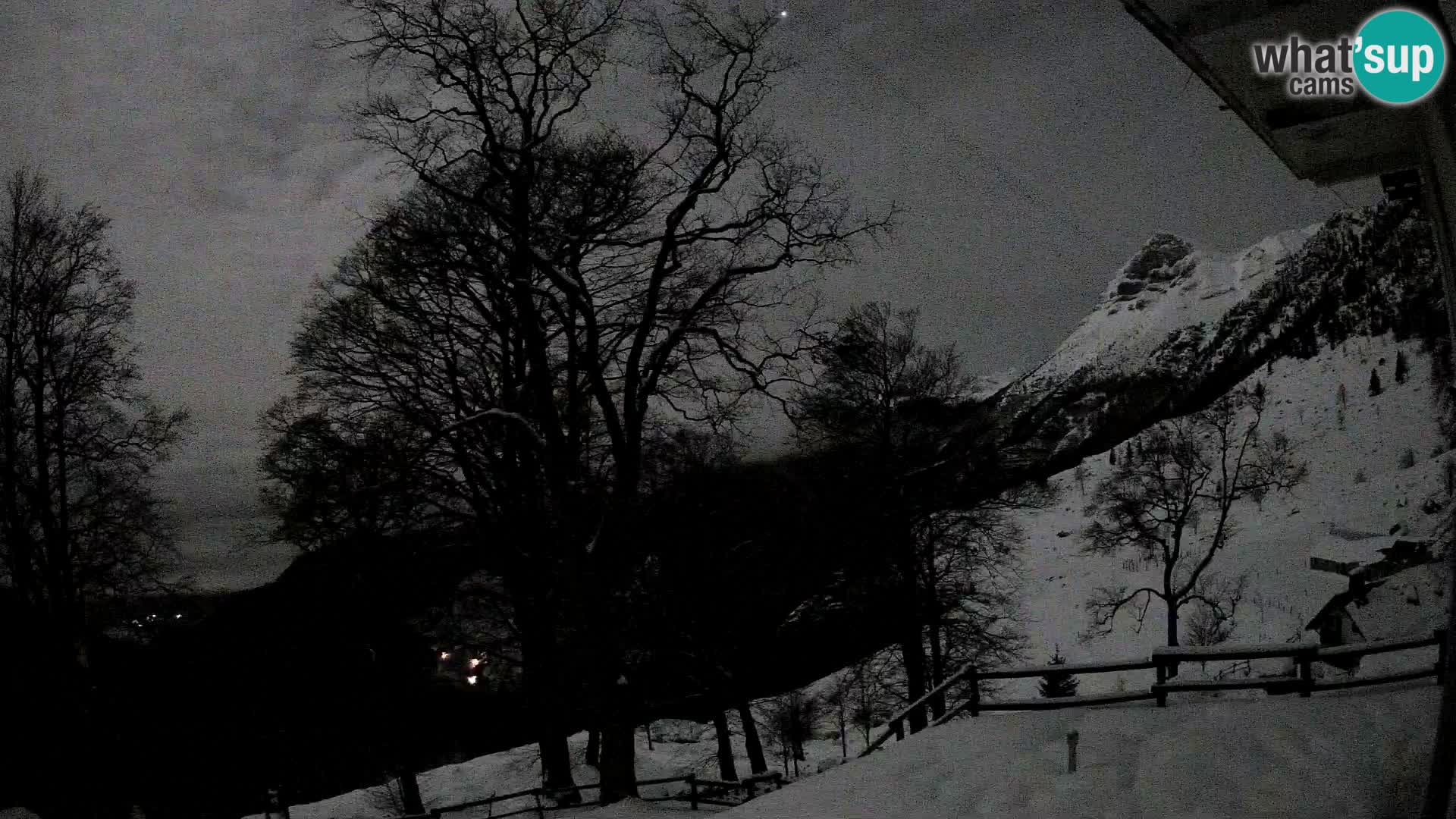 Baita di montagna Planina Razor webcam (1315) | vista su Tolminski Migovec