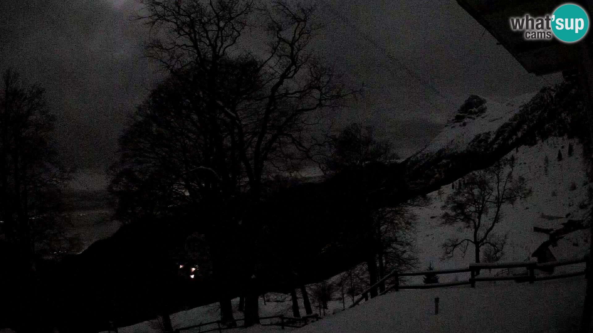 Planina Razor Bergütte Webcam (1315) | Blick auf Tolminski Migovec