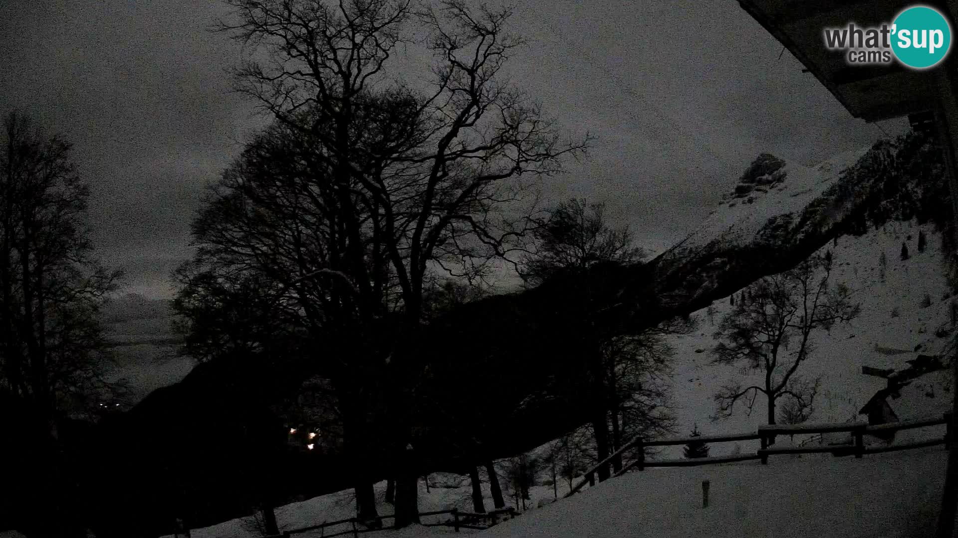 Baita di montagna Planina Razor webcam (1315) | vista su Tolminski Migovec