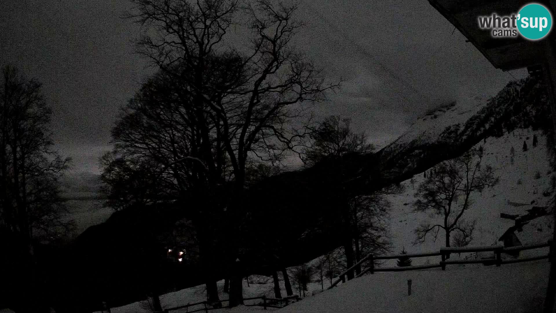 Baita di montagna Planina Razor webcam (1315) | vista su Tolminski Migovec