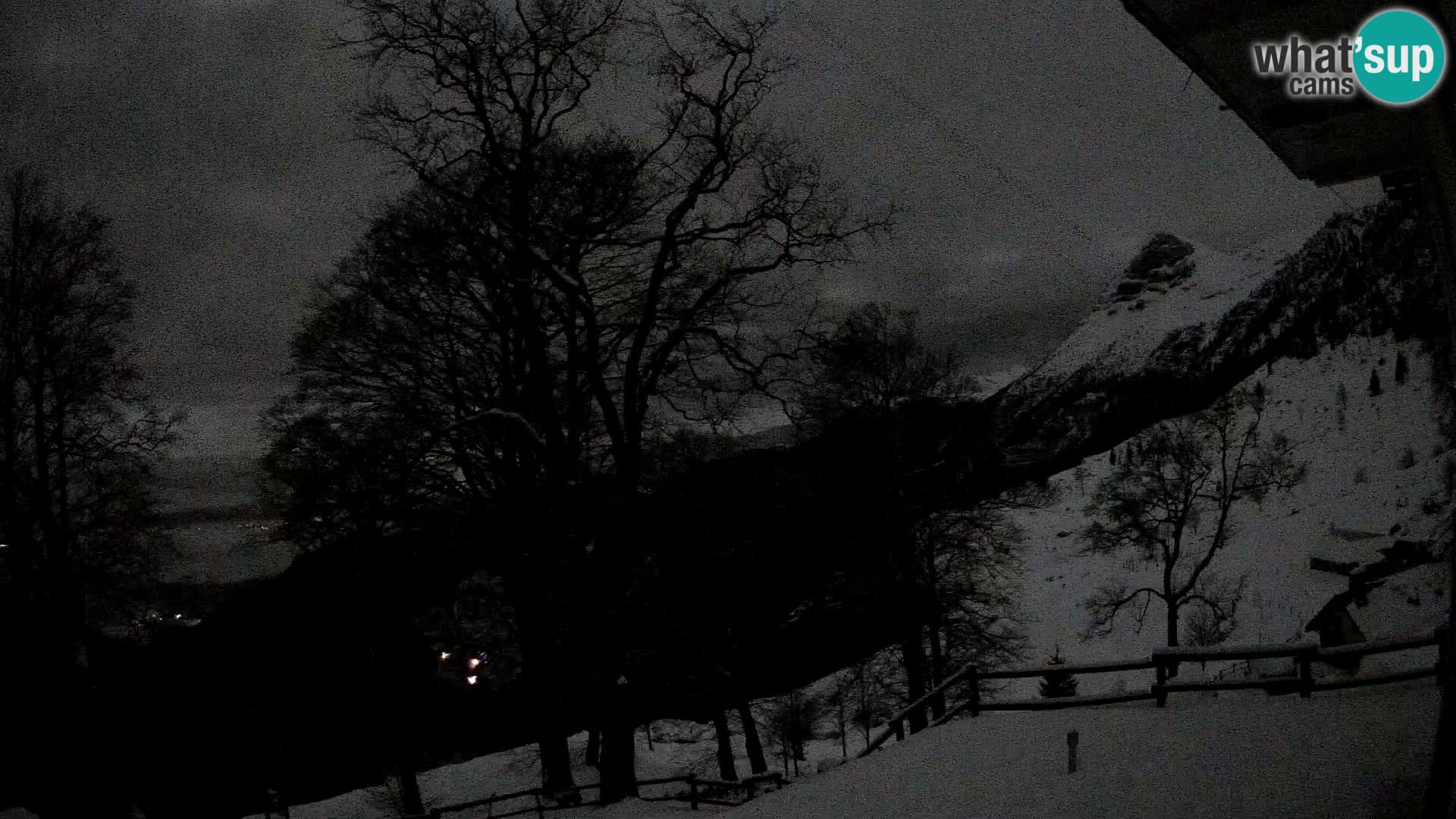 Baita di montagna Planina Razor webcam (1315) | vista su Tolminski Migovec