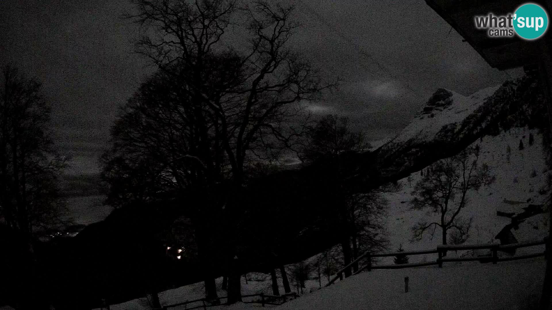 Baita di montagna Planina Razor webcam (1315) | vista su Tolminski Migovec