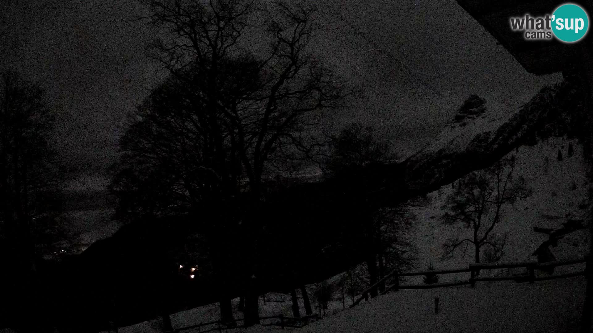 Planina Razor Bergütte Webcam (1315) | Blick auf Tolminski Migovec