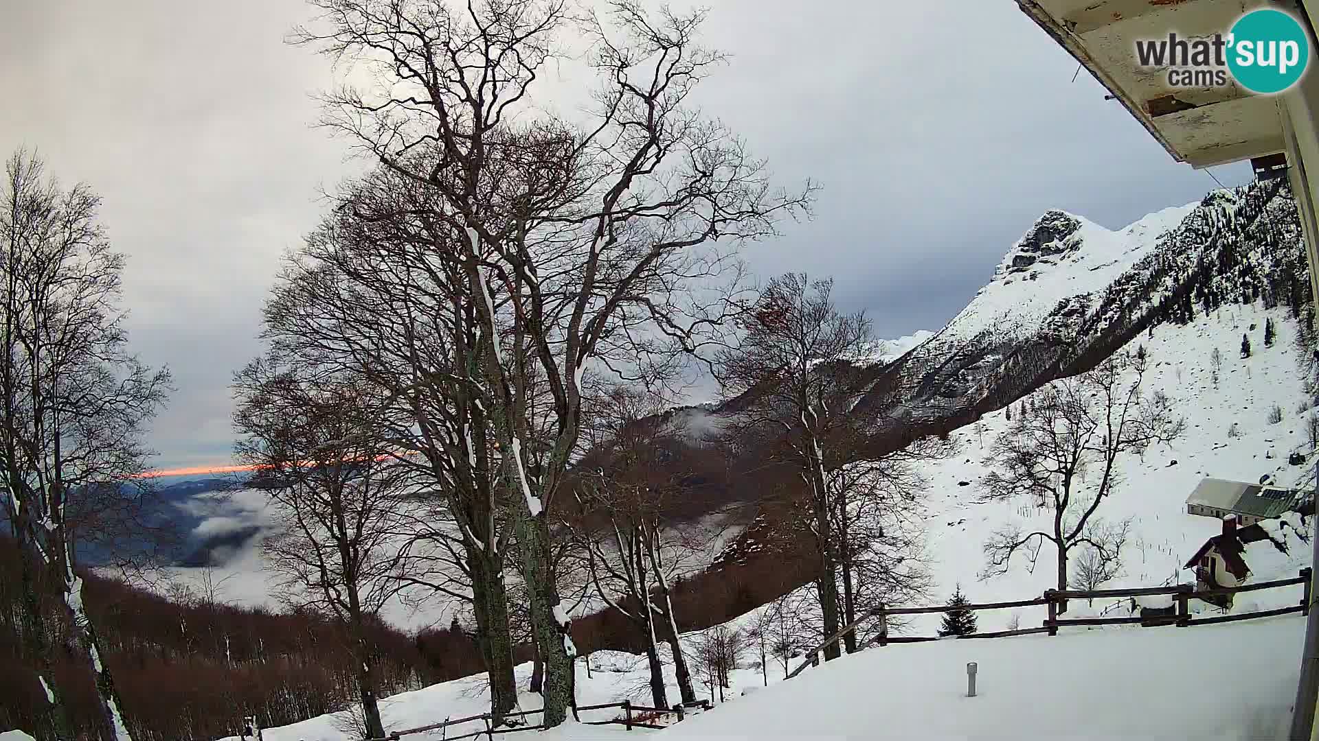 Planina Razor Mountain Hut live cam (1315) | view to Tolminski Migovec