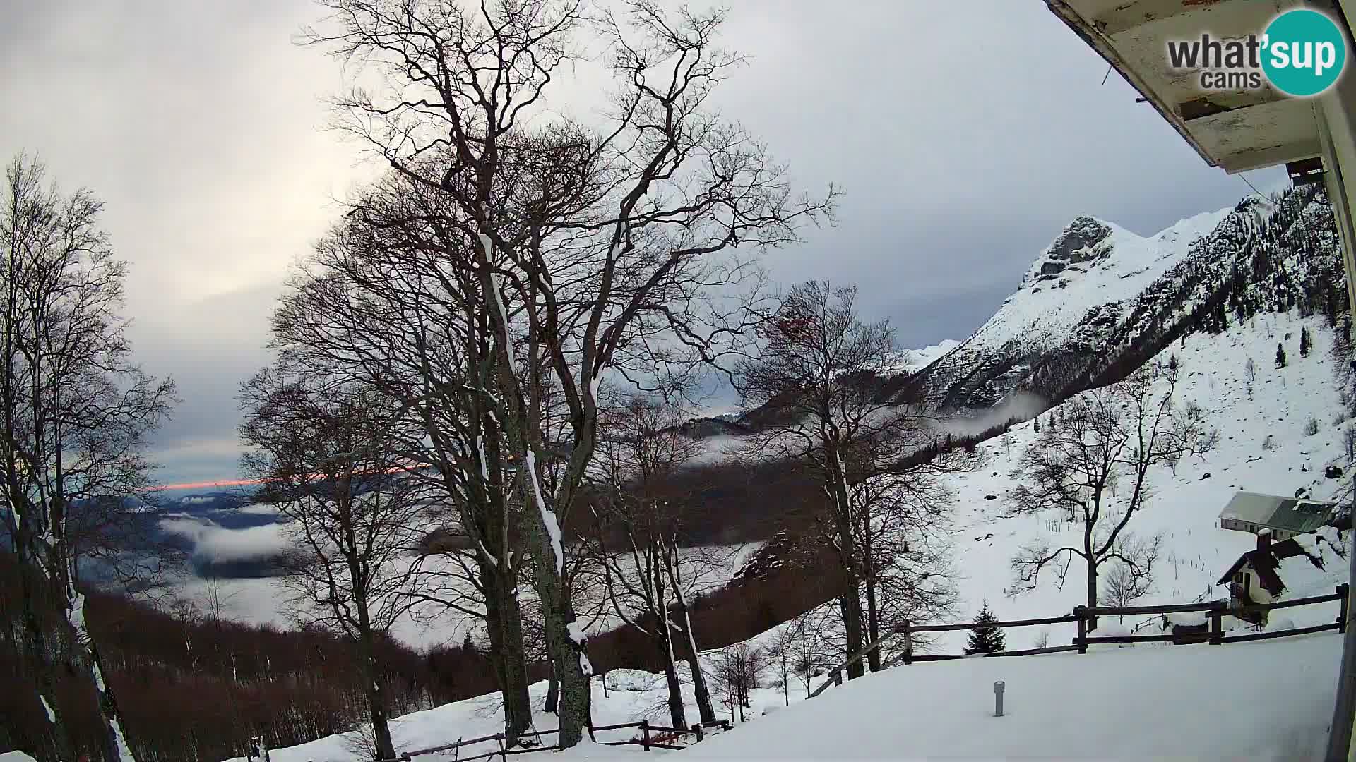 Planina Razor Bergütte Webcam (1315) | Blick auf Tolminski Migovec