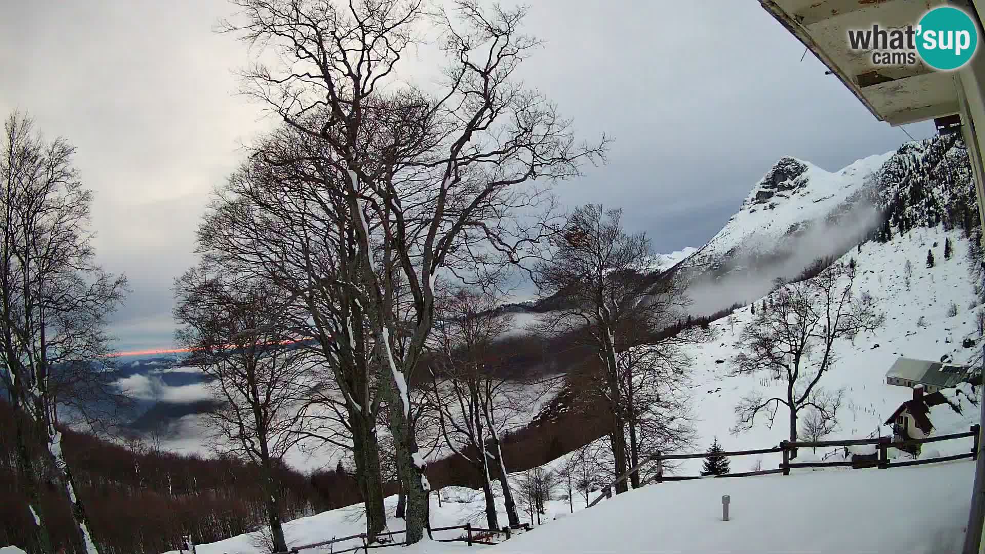 Refuge de la montagne Planina Razor caméra en direct (1315) | vue sur Tolminski Migovec