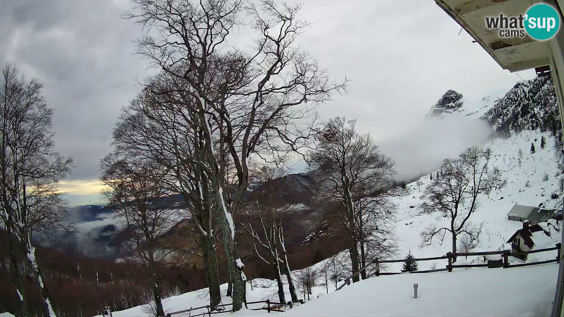 Planina Razor Mountain Hut live cam (1315) | view to Tolminski Migovec