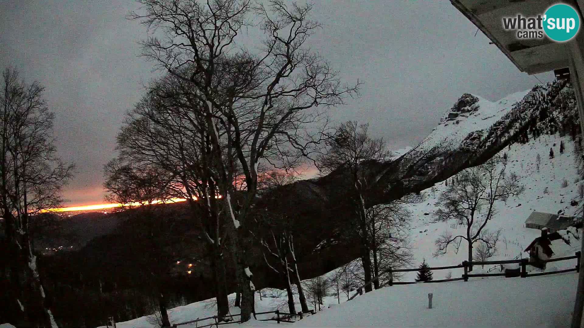 Planinarski dom na planini Razor (1315) | Pogled na Tolminski Migovec