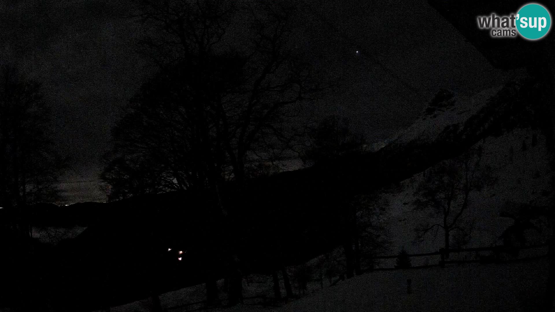 Planina Razor Mountain Hut live cam (1315) | view to Tolminski Migovec