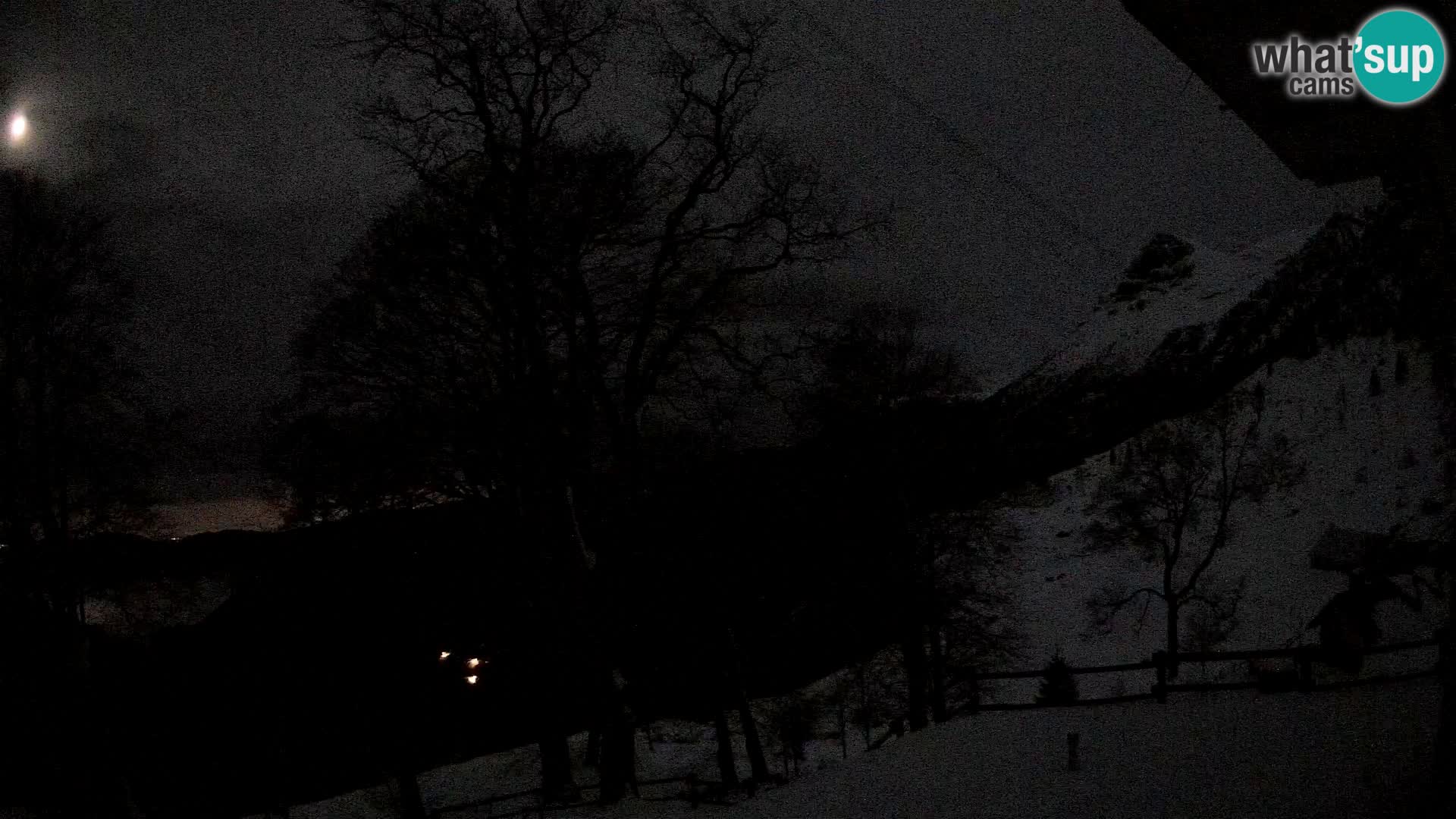 Baita di montagna Planina Razor webcam (1315) | vista su Tolminski Migovec