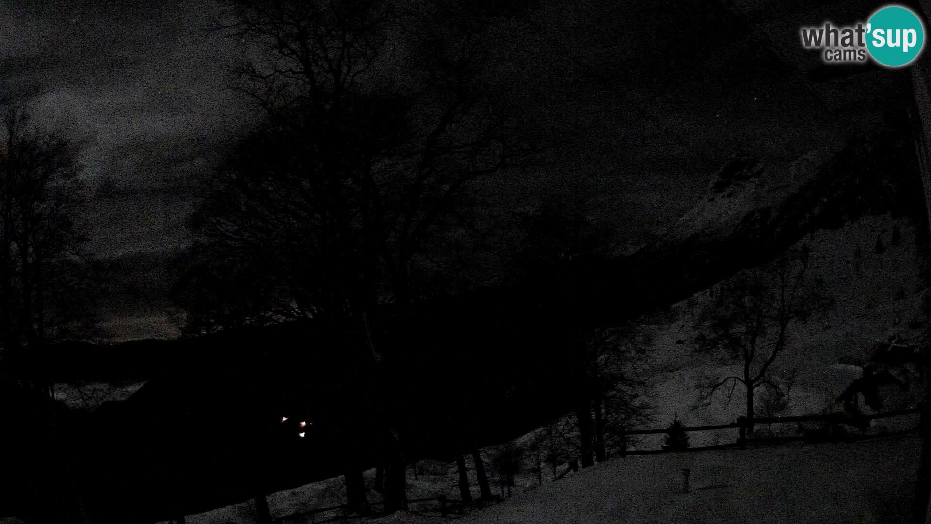 Cámara en vivo de la cabaña de montaña Planina Razor (1315) | vista hacia Tolminski Migovec