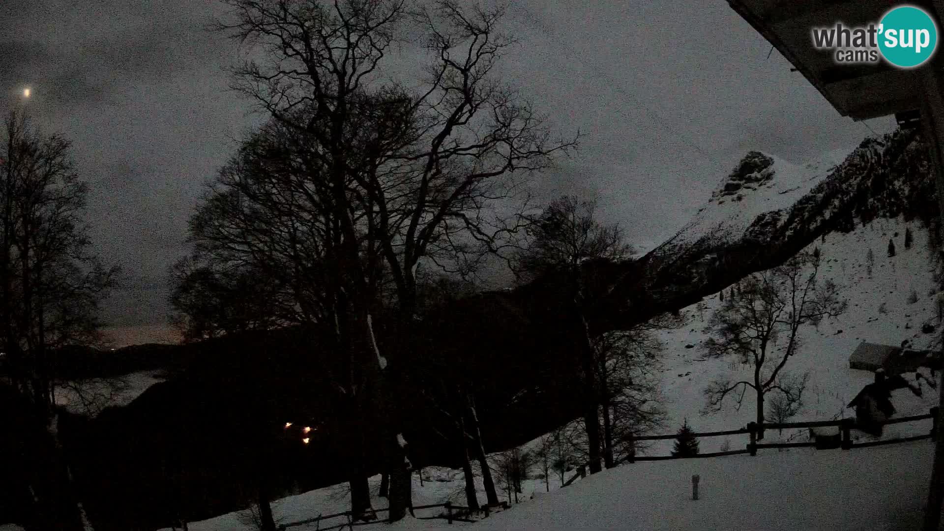 Baita di montagna Planina Razor webcam (1315) | vista su Tolminski Migovec