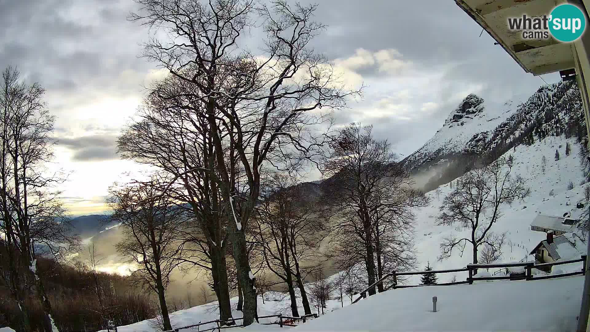 Planina Razor Bergütte Webcam (1315) | Blick auf Tolminski Migovec