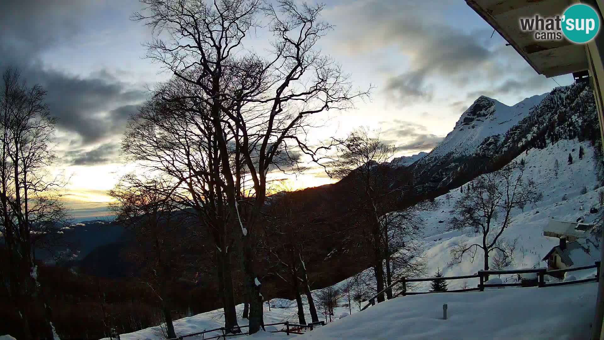 Refuge de la montagne Planina Razor caméra en direct (1315) | vue sur Tolminski Migovec