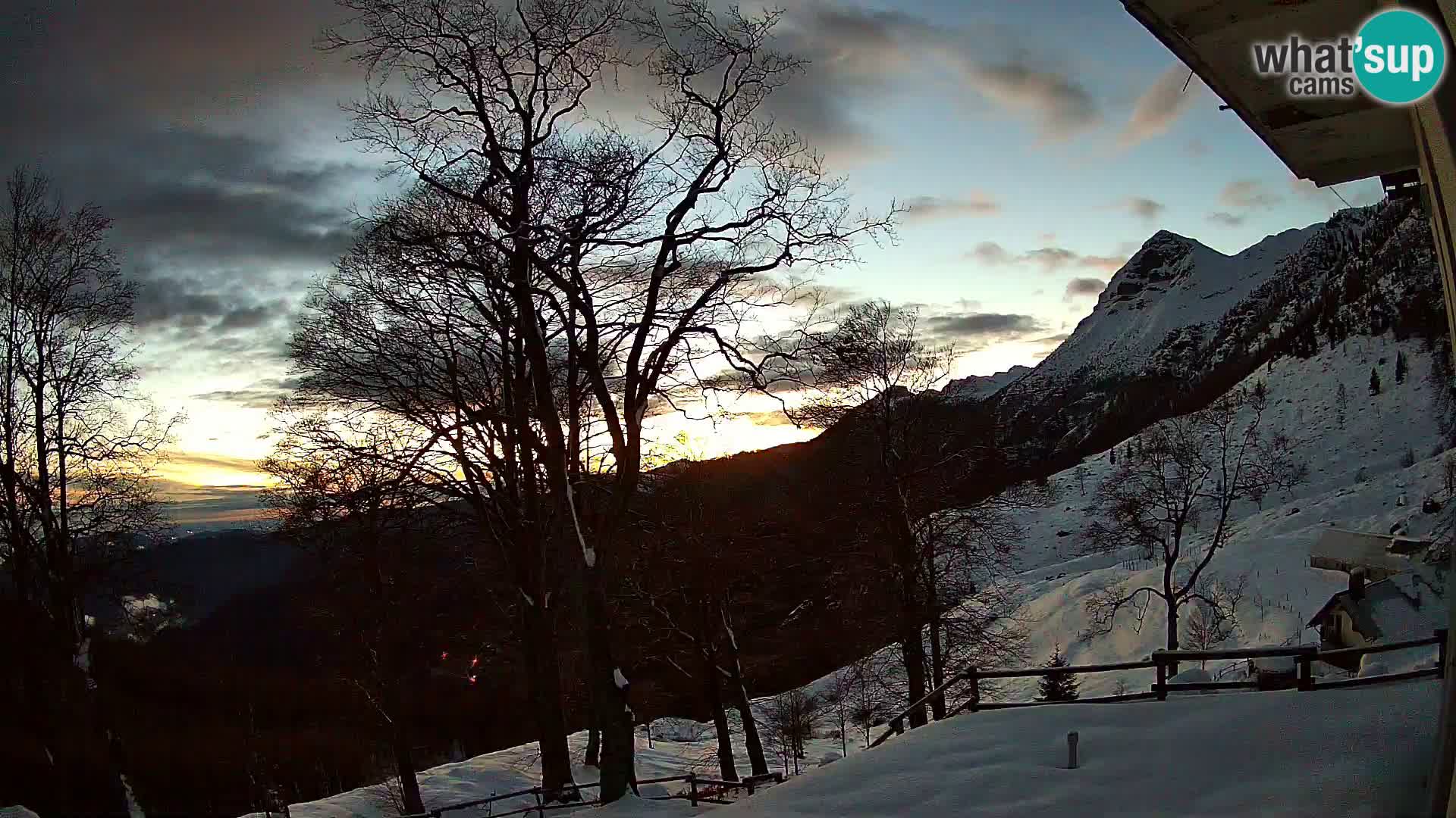 Refuge de la montagne Planina Razor caméra en direct (1315) | vue sur Tolminski Migovec
