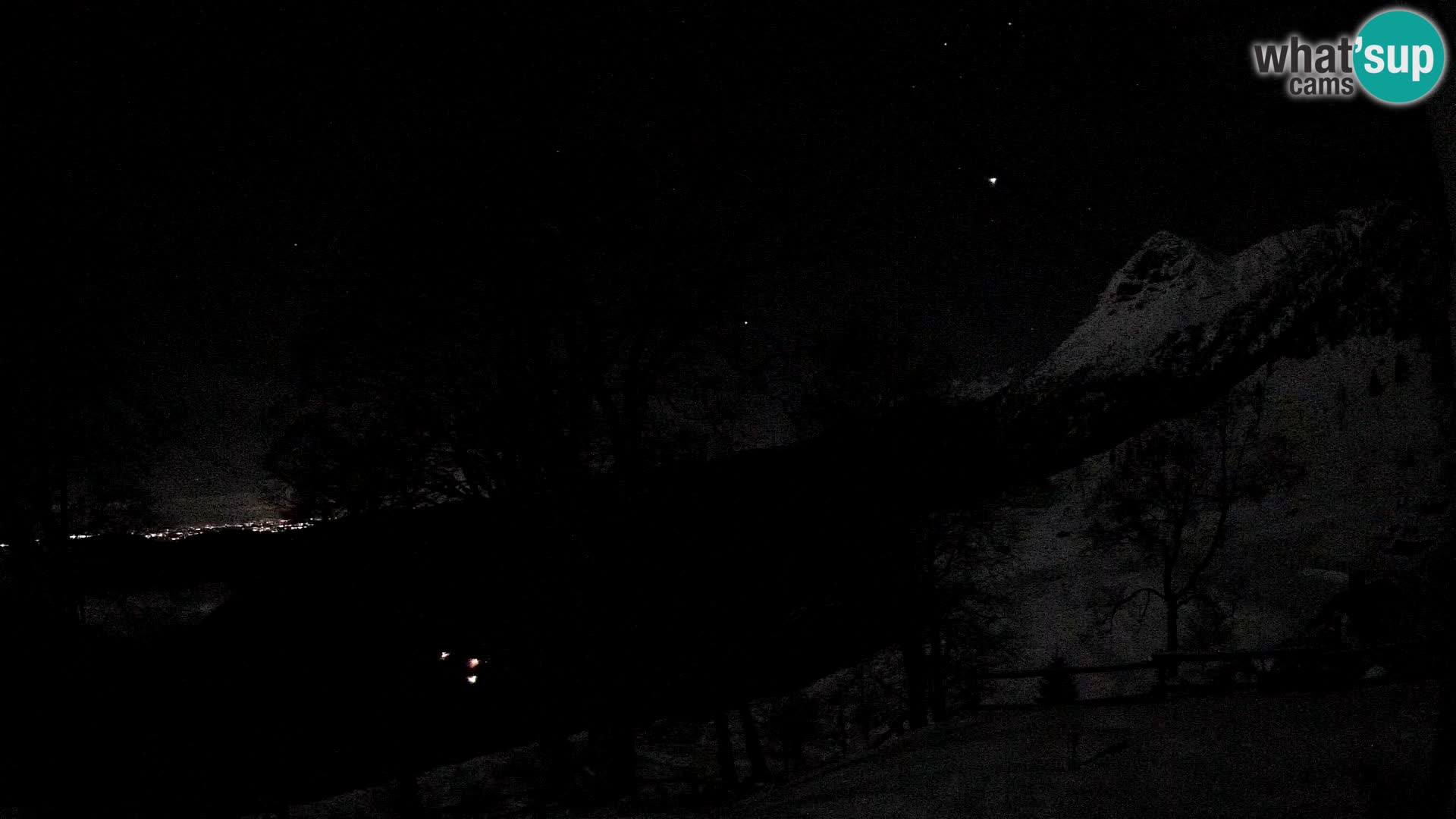 Planina Razor Mountain Hut live cam (1315) | view to Tolminski Migovec