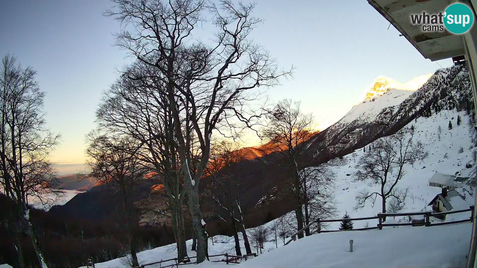 Planina Razor Mountain Hut live cam (1315) | view to Tolminski Migovec