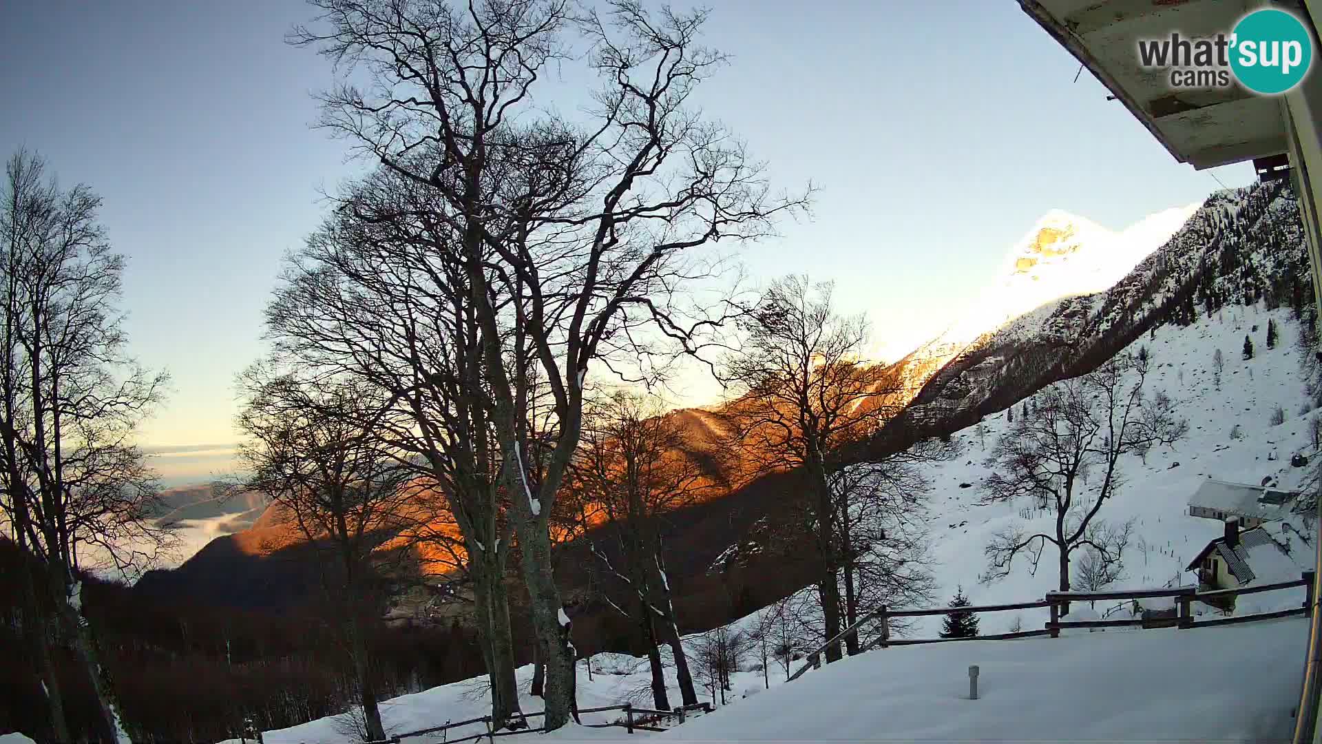 Baita di montagna Planina Razor webcam (1315) | vista su Tolminski Migovec