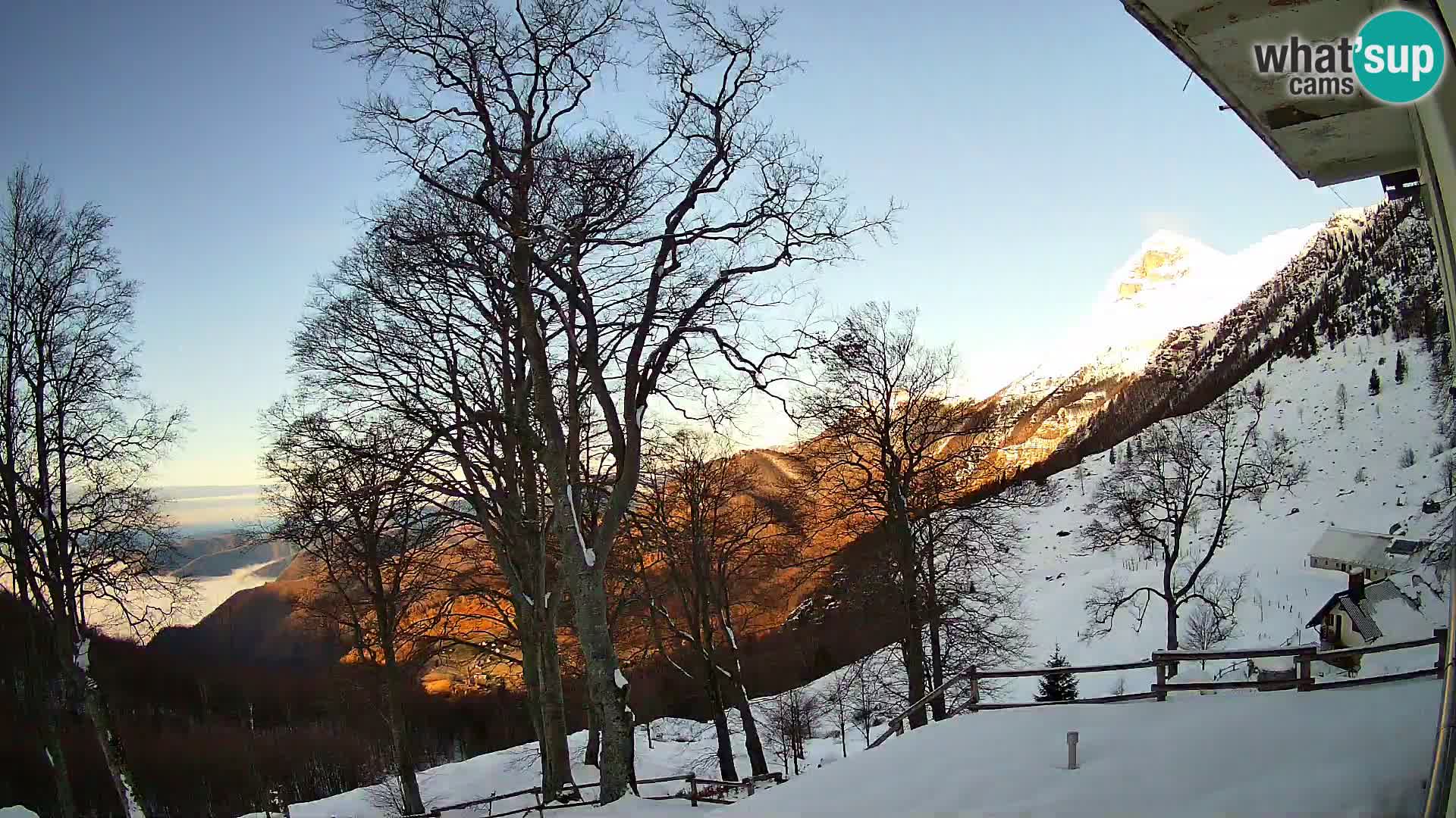 Planina Razor Mountain Hut live cam (1315) | view to Tolminski Migovec