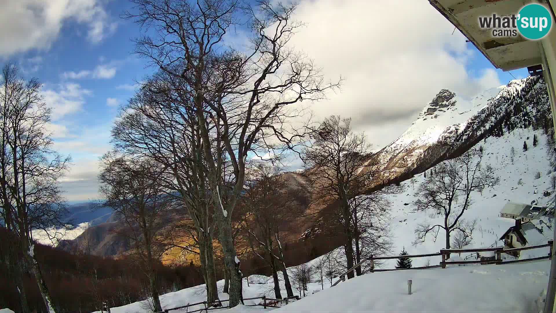 Koča na Planini Razor spletna kamera (1315) | Pogled na Tolminski Migovec