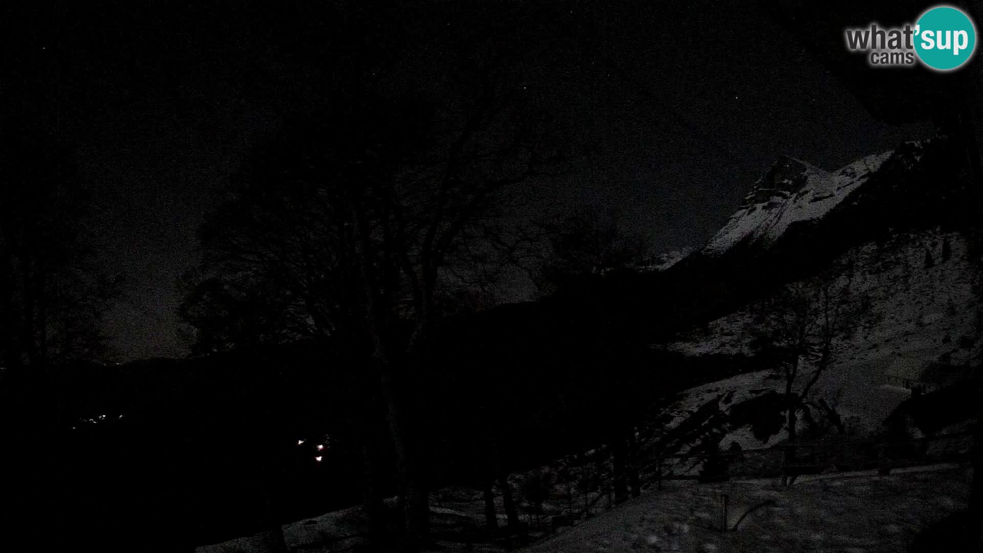 Planina Razor Mountain Hut live cam (1315) | view to Tolminski Migovec