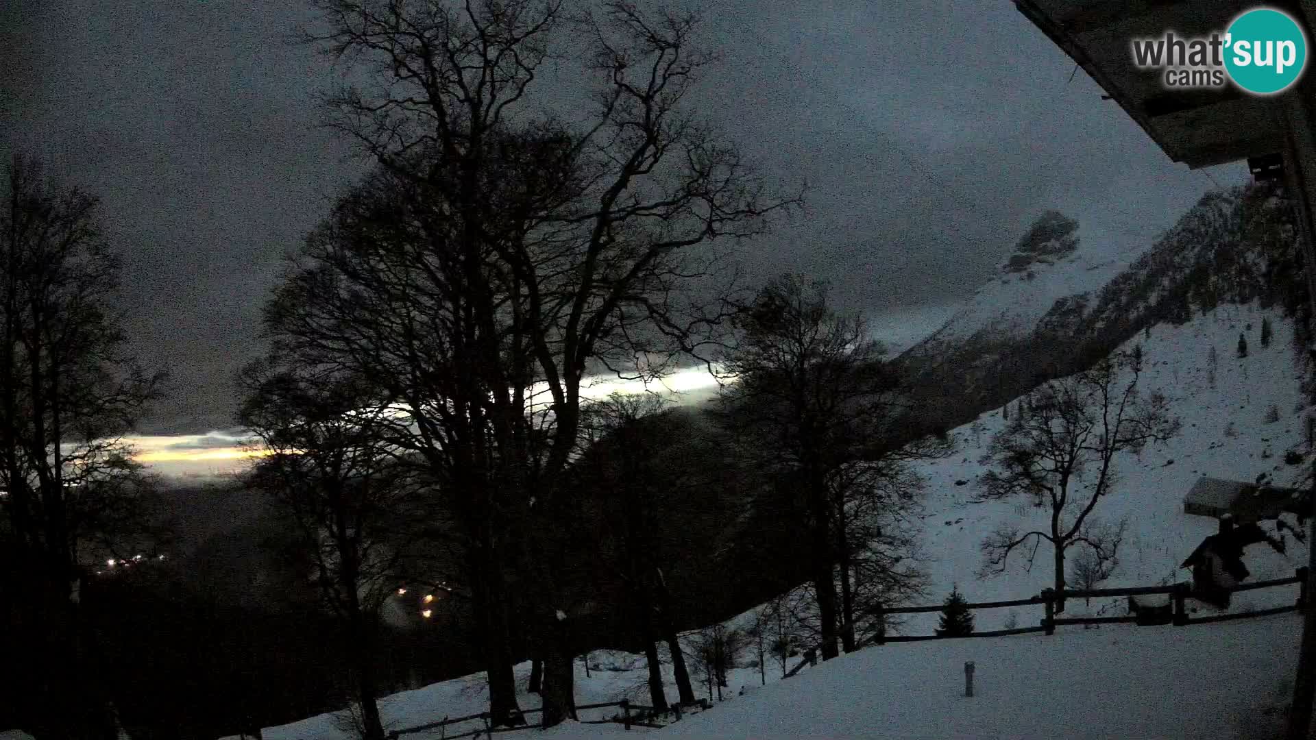 Baita di montagna Planina Razor webcam (1315) | vista su Tolminski Migovec