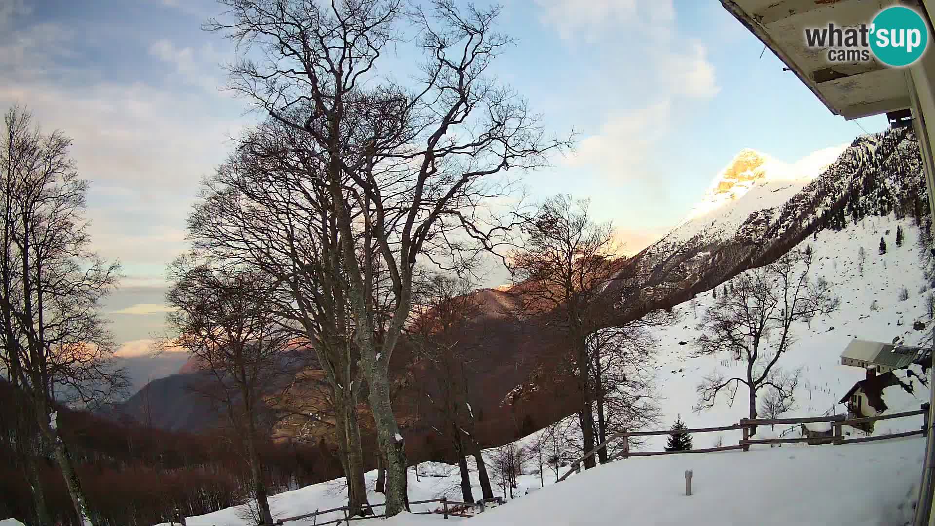 Baita di montagna Planina Razor webcam (1315) | vista su Tolminski Migovec