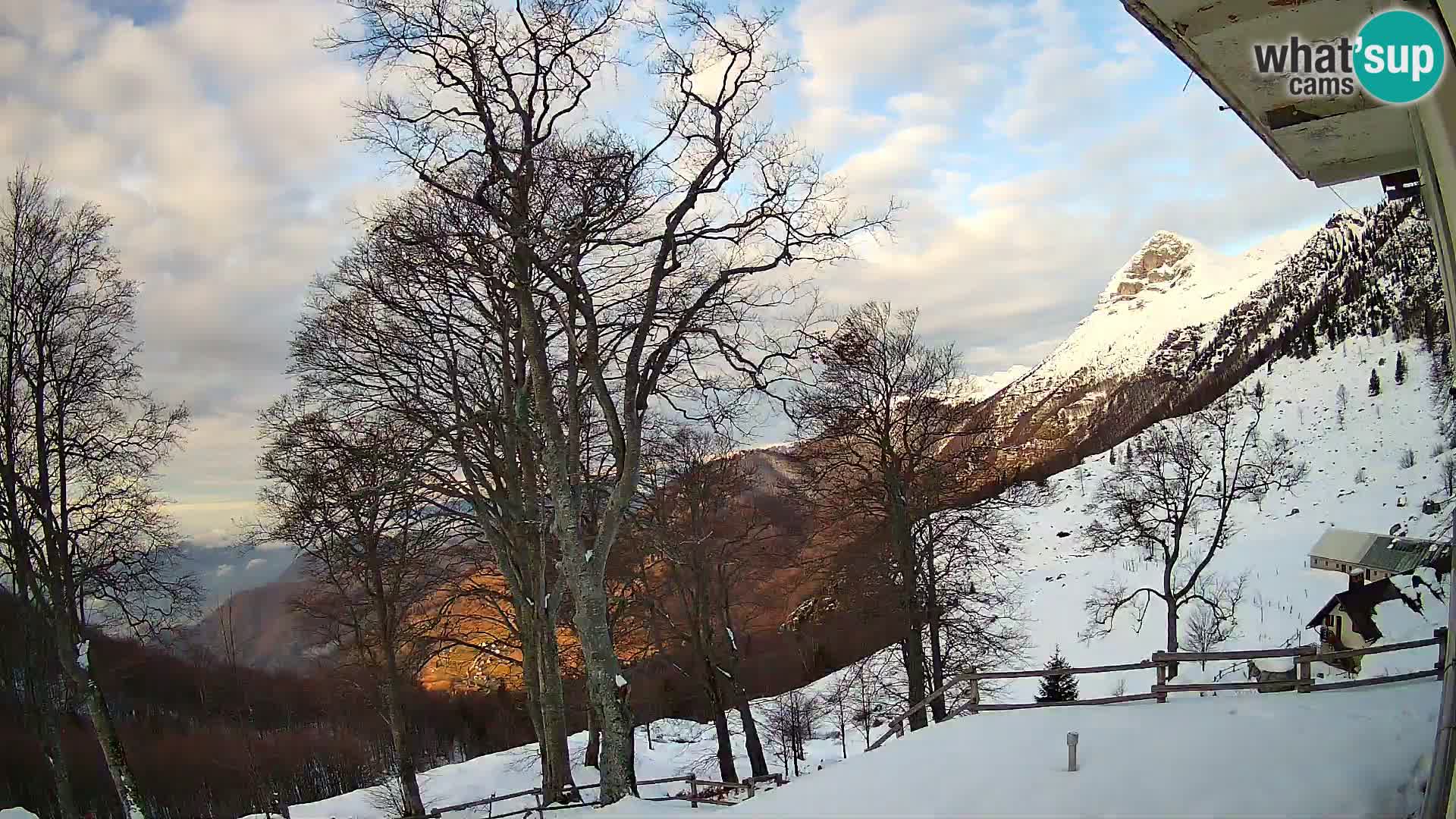 Planina Razor Bergütte Webcam (1315) | Blick auf Tolminski Migovec