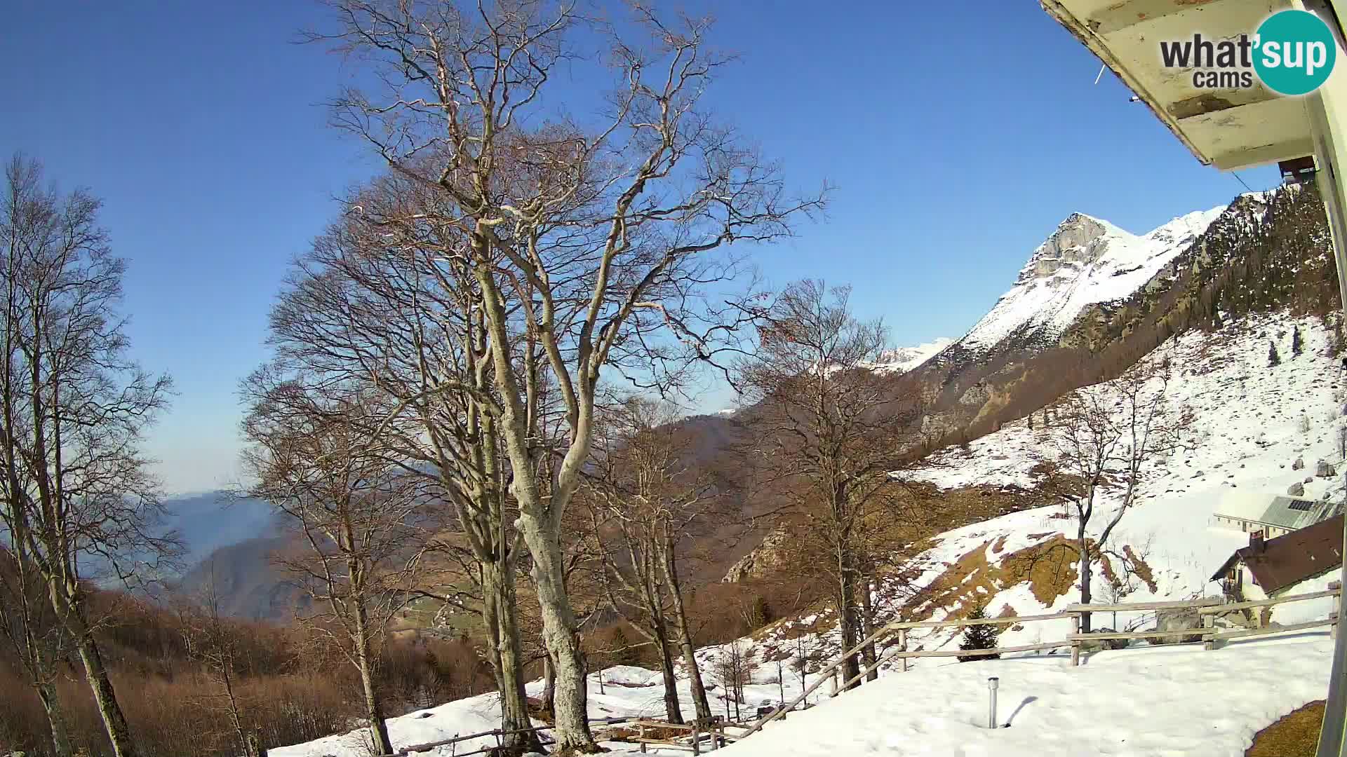 Planinarski dom na planini Razor (1315) | Pogled na Tolminski Migovec