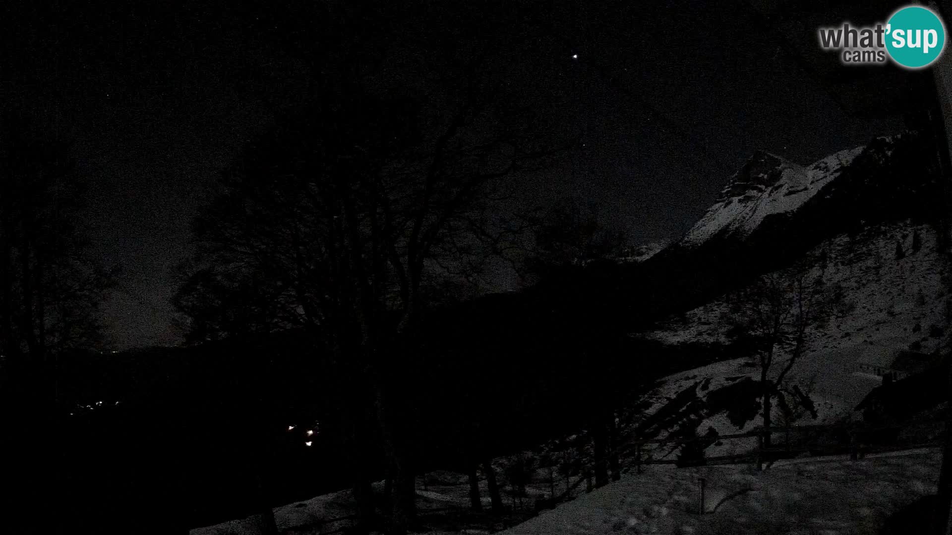 Planina Razor Bergütte Webcam (1315) | Blick auf Tolminski Migovec