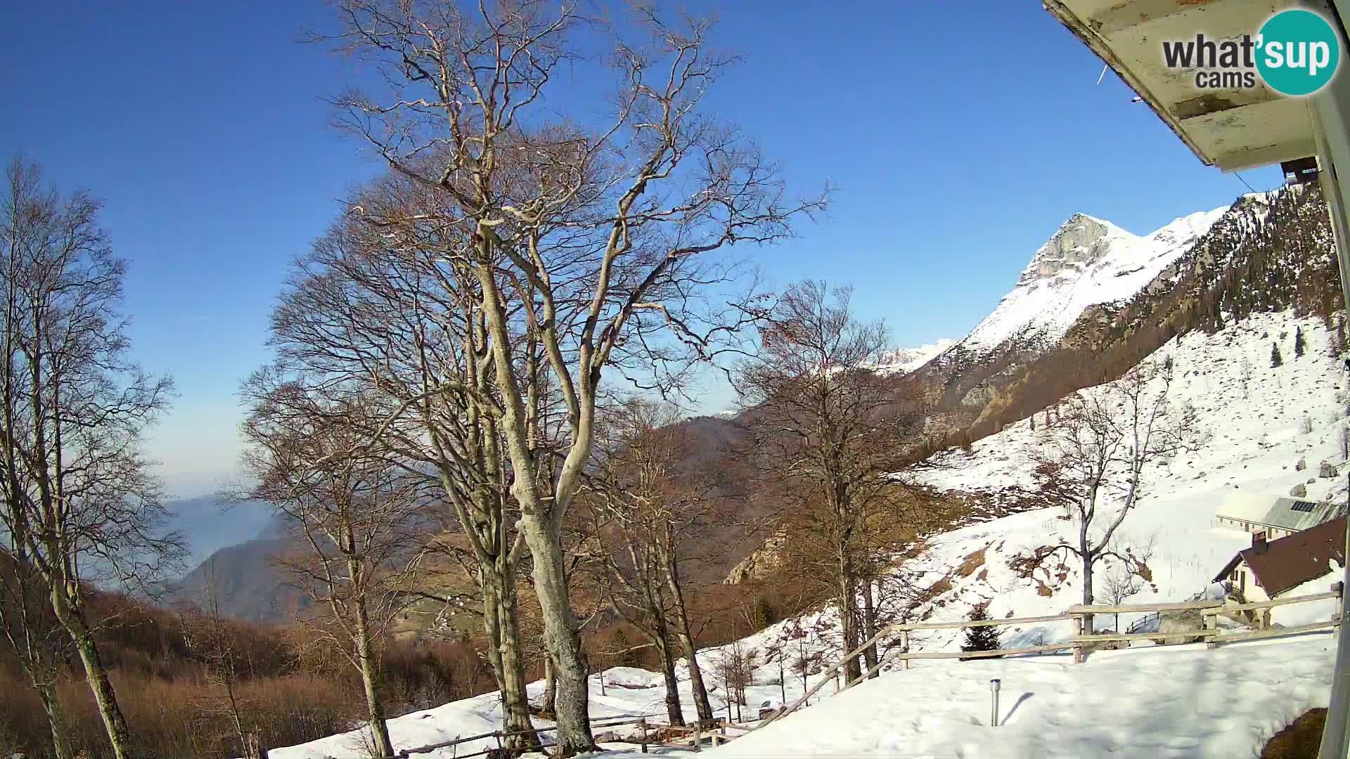 Planina Razor Mountain Hut live cam (1315) | view to Tolminski Migovec