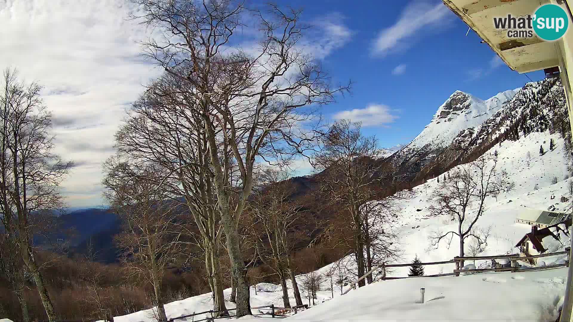 Koča na Planini Razor spletna kamera (1315) | Pogled na Tolminski Migovec