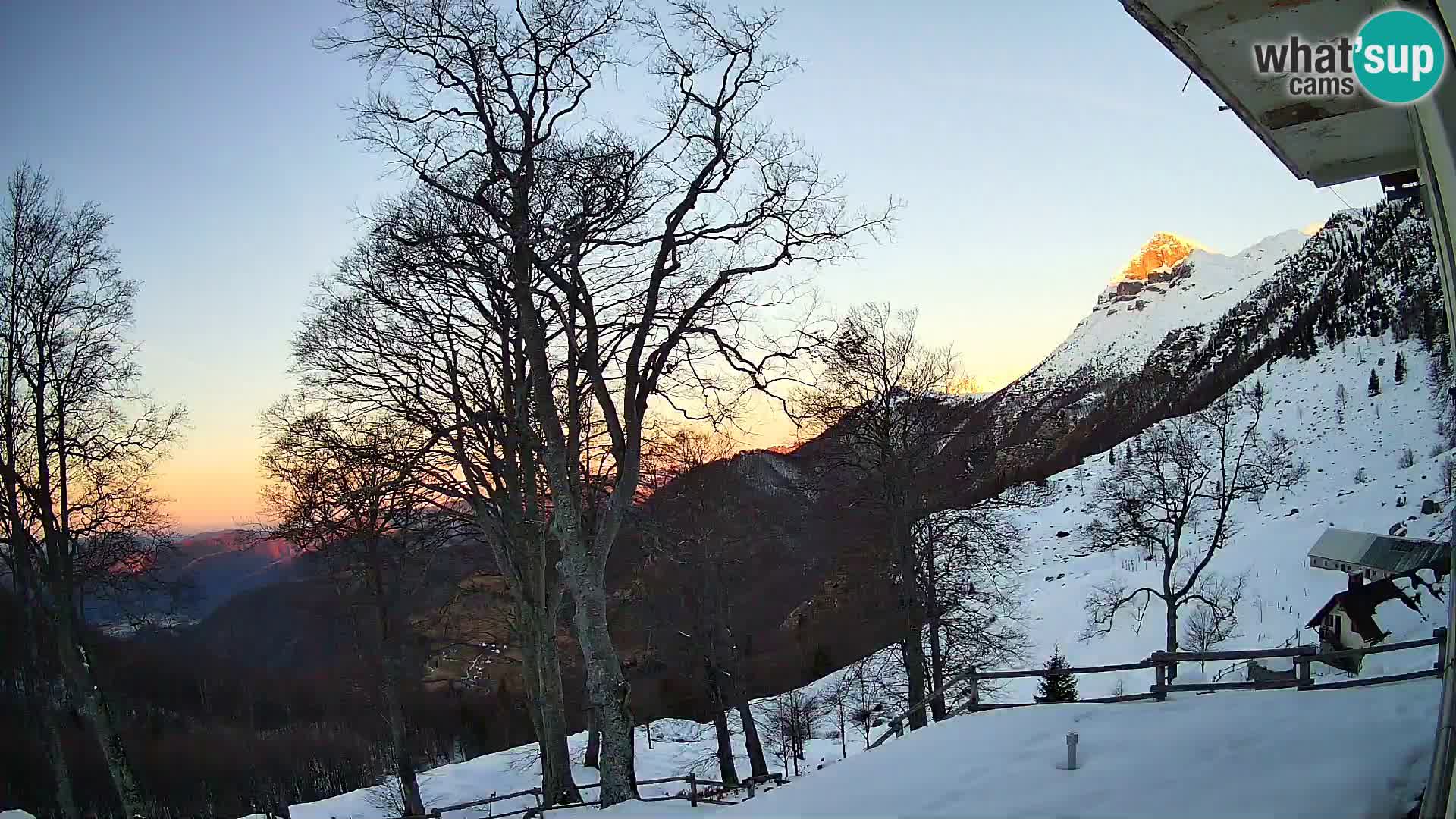 Refuge de la montagne Planina Razor caméra en direct (1315) | vue sur Tolminski Migovec
