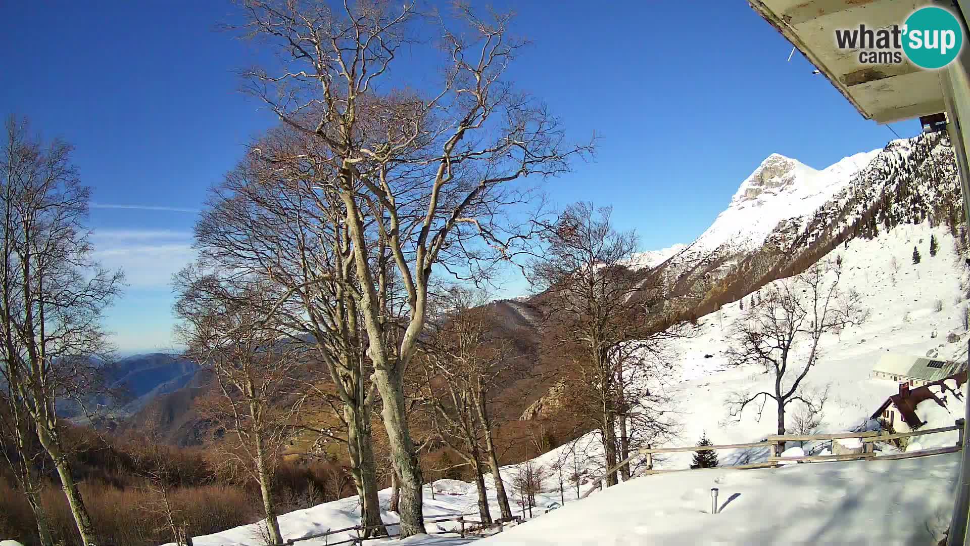 Planina Razor Mountain Hut live cam (1315) | view to Tolminski Migovec