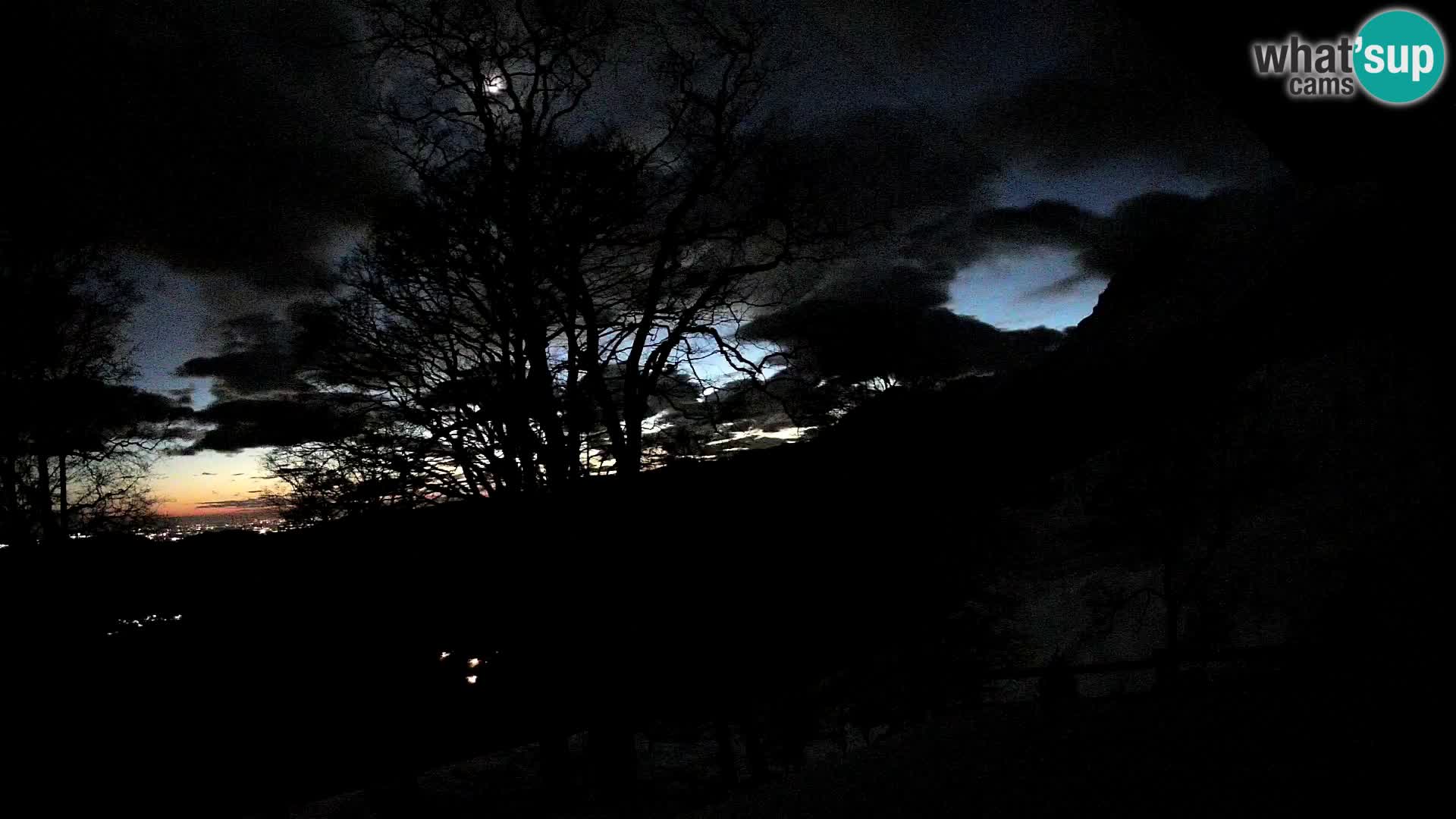 Planina Razor Bergütte Webcam (1315) | Blick auf Tolminski Migovec