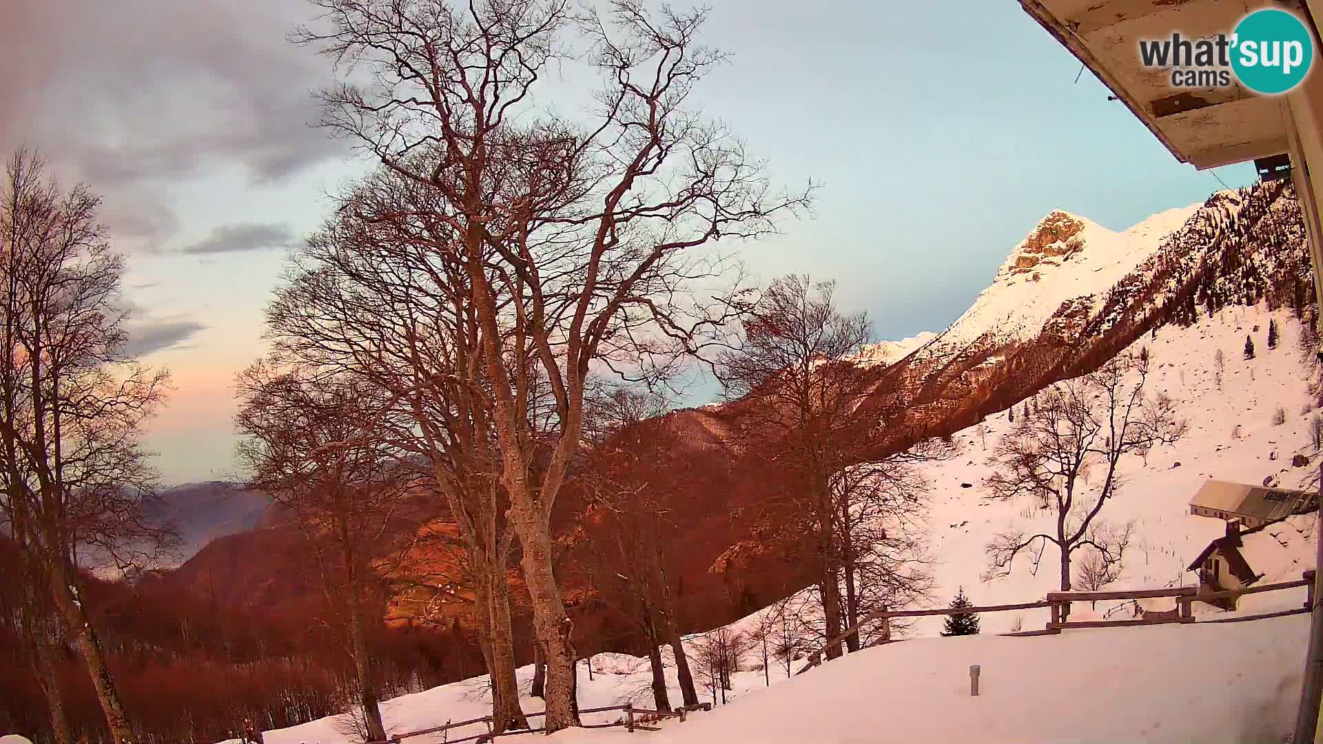 Planina Razor Bergütte Webcam (1315) | Blick auf Tolminski Migovec