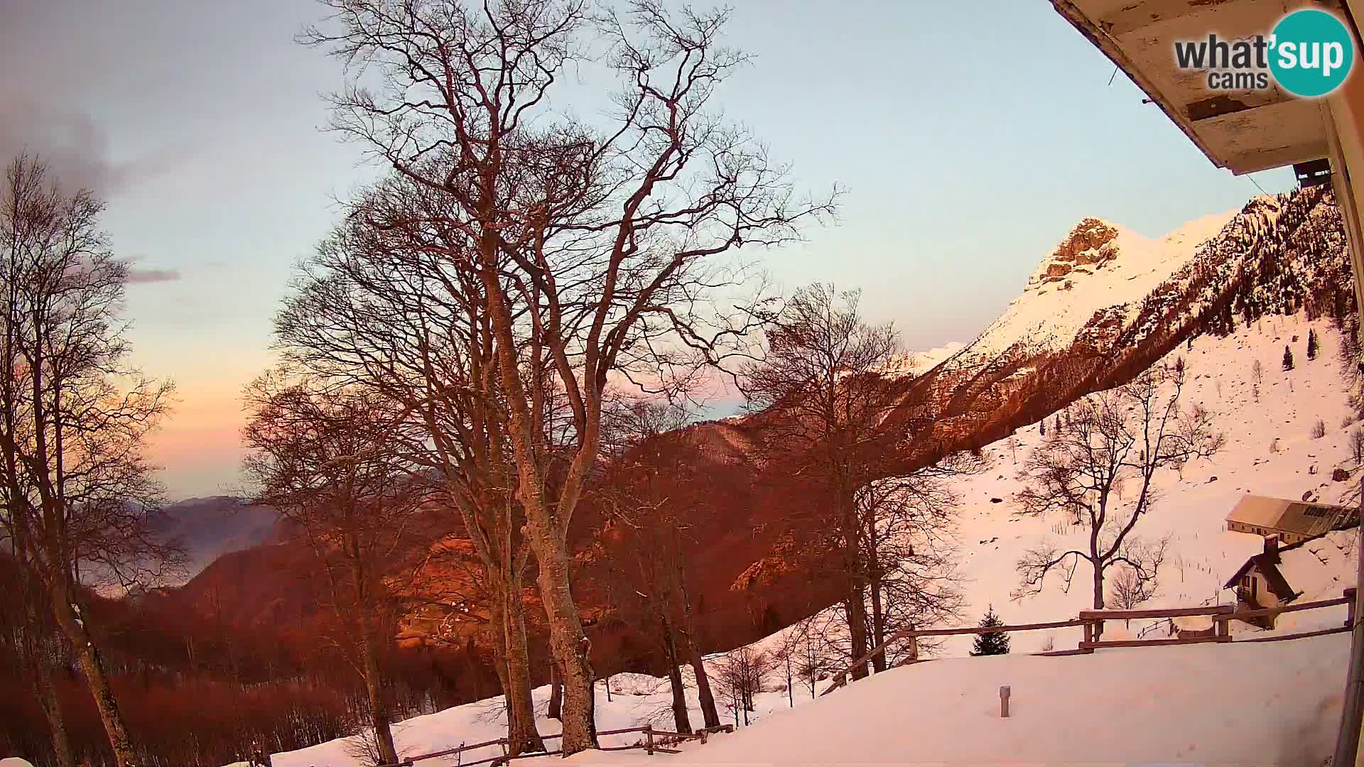 Baita di montagna Planina Razor webcam (1315) | vista su Tolminski Migovec