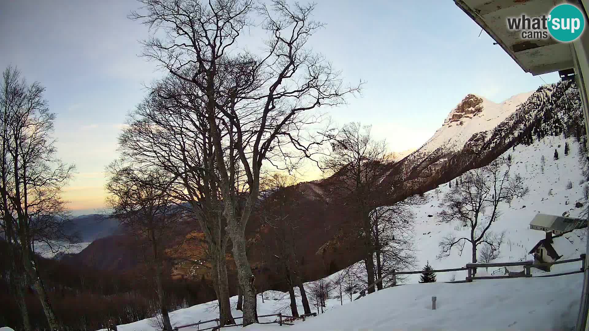 Planinarski dom na planini Razor (1315) | Pogled na Tolminski Migovec