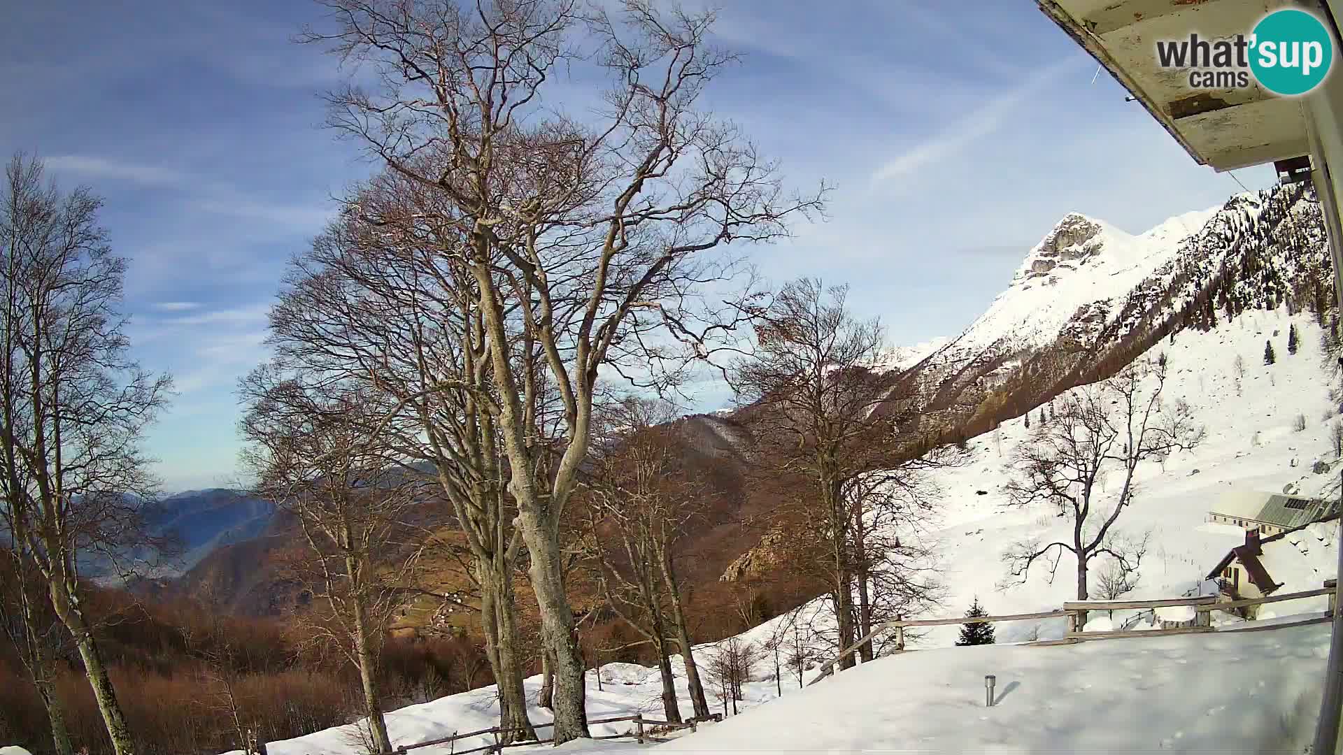 Koča na Planini Razor spletna kamera (1315) | Pogled na Tolminski Migovec